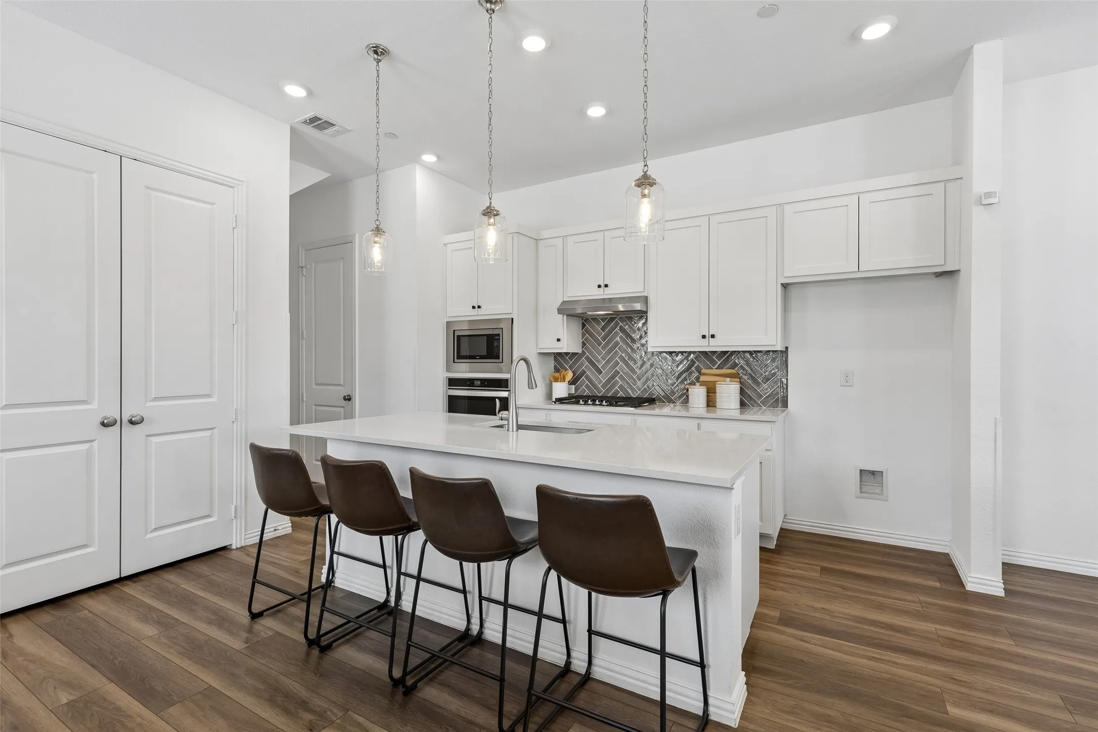 Townhouse For Rent in Dallas County , 9901 Schramm Street, Irving, Texas 75063, 3 Bedroom, 3 Bathroom, 2 Garage spaces, 1,773 Sqft, built in 2021, mls#21363634, Real Estate Agent in Irving, Homes For Rent in Dallas county, Homes For Rent in Irving, Realtor in Irving Texas, Real Estate Brokerage Independent Realty Texas, Luminita Cordes Realtor