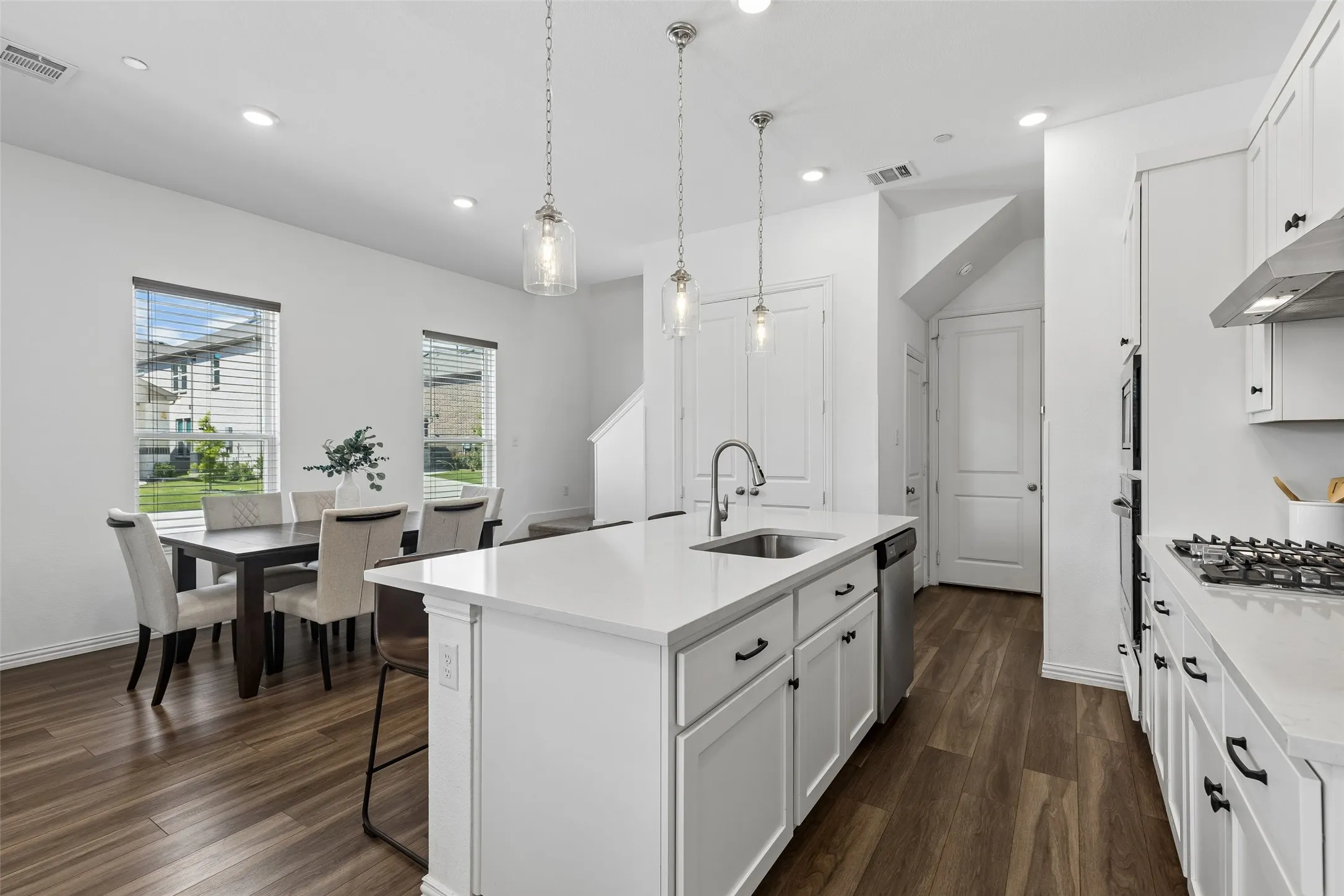 Townhouse For Rent in Dallas County , 9901 Schramm Street, Irving, Texas 75063, 3 Bedroom, 3 Bathroom, 2 Garage spaces, 1,773 Sqft, built in 2021, mls#21363634, Real Estate Agent in Irving, Homes For Rent in Dallas county, Homes For Rent in Irving, Realtor in Irving Texas, Real Estate Brokerage Independent Realty Texas, Luminita Cordes Realtor