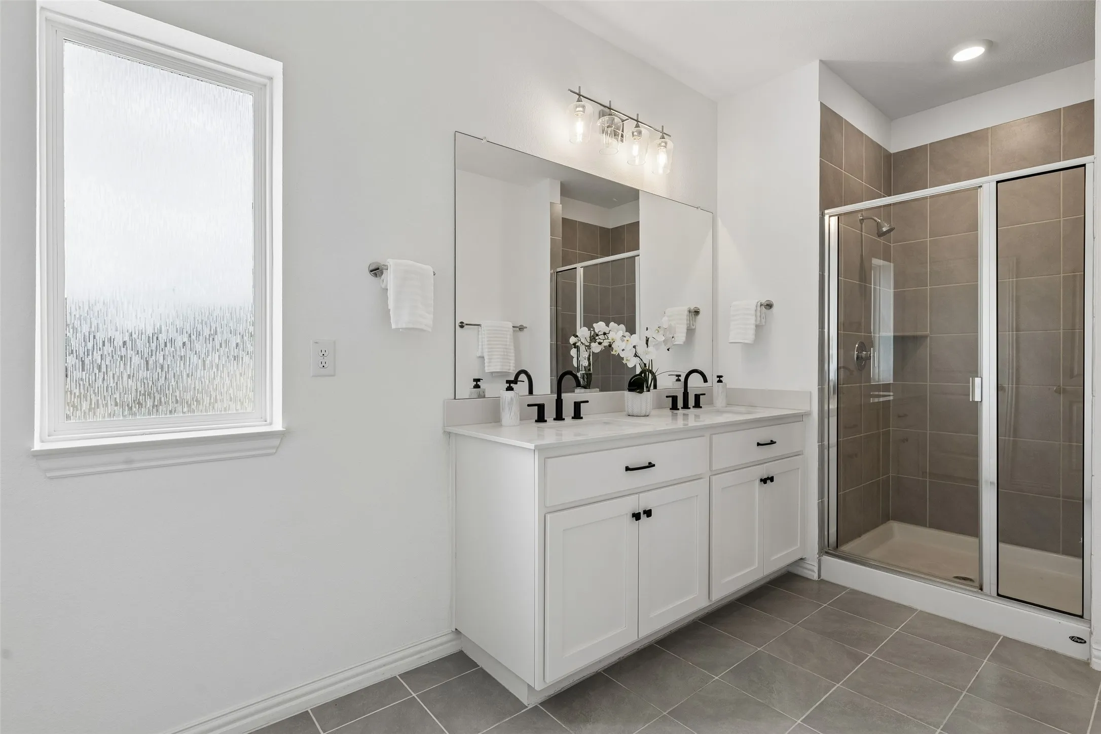 Townhouse For Rent in Dallas County , 9901 Schramm Street, Irving, Texas 75063, 3 Bedroom, 3 Bathroom, 2 Garage spaces, 1,773 Sqft, built in 2021, mls#21363634, Real Estate Agent in Irving, Homes For Rent in Dallas county, Homes For Rent in Irving, Realtor in Irving Texas, Real Estate Brokerage Independent Realty Texas, Luminita Cordes Realtor