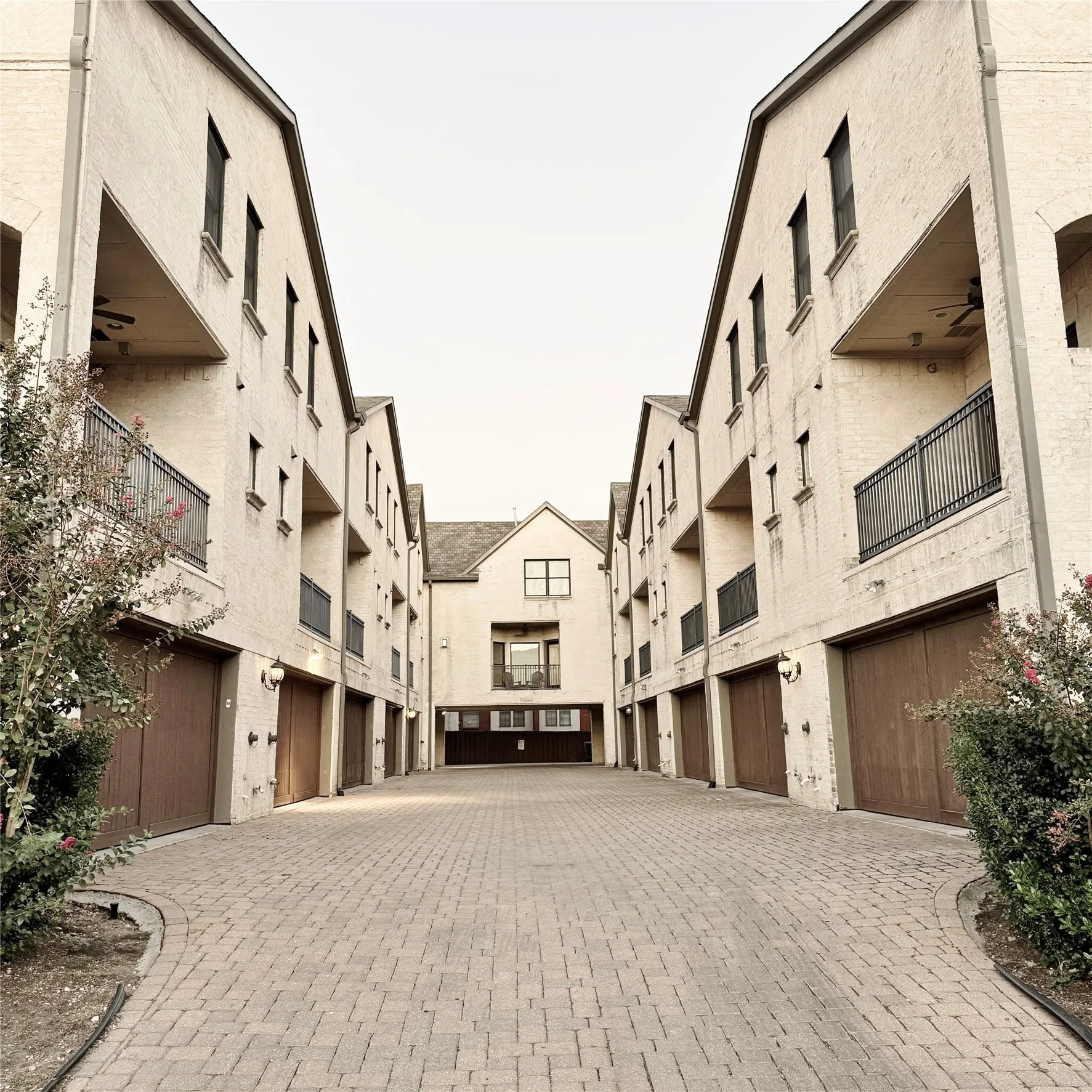 Condominium For Rent in Dallas County , 4153 Hyer Street 11, University Park, Texas 75205, 2 Bedroom, 3 Bathroom, 2 Garage spaces, 1,961 Sqft, built in 2007, mls#21363767, Real Estate Agent in University Park, Homes For Rent in Dallas county, Homes For Rent in University Park, Realtor in University Park Texas, Real Estate Brokerage Independent Realty Texas, Luminita Cordes Realtor