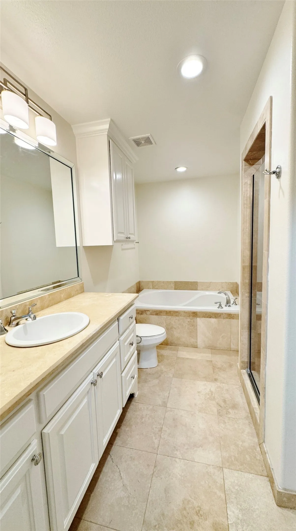 Condominium For Rent in Dallas County , 4153 Hyer Street 11, University Park, Texas 75205, 2 Bedroom, 3 Bathroom, 2 Garage spaces, 1,961 Sqft, built in 2007, mls#21363767, Real Estate Agent in University Park, Homes For Rent in Dallas county, Homes For Rent in University Park, Realtor in University Park Texas, Real Estate Brokerage Independent Realty Texas, Luminita Cordes Realtor