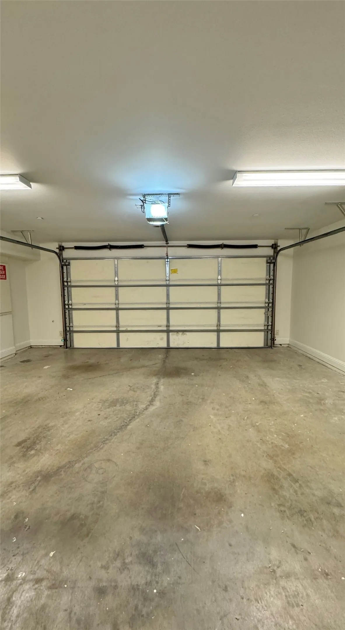 Condominium For Rent in Dallas County , 4153 Hyer Street 11, University Park, Texas 75205, 2 Bedroom, 3 Bathroom, 2 Garage spaces, 1,961 Sqft, built in 2007, mls#21363767, Real Estate Agent in University Park, Homes For Rent in Dallas county, Homes For Rent in University Park, Realtor in University Park Texas, Real Estate Brokerage Independent Realty Texas, Luminita Cordes Realtor