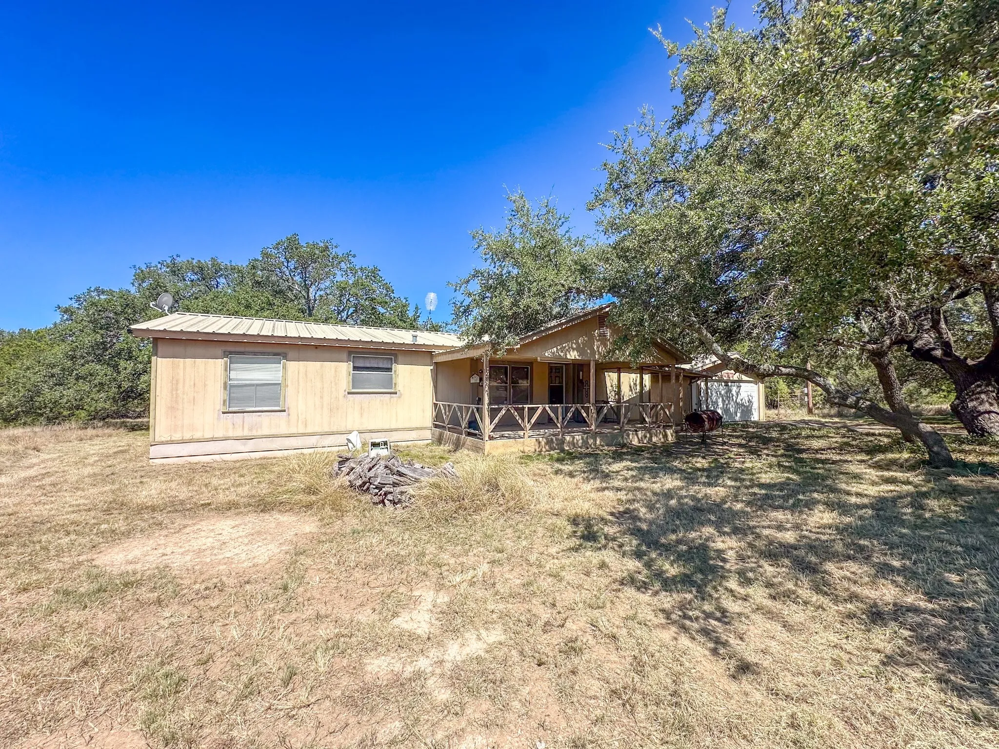 Mobile Home For Sale in Mc Culloch County , 76 Private Road 840, Rochelle, Texas 76872, 3 Bedroom, 2 Bathroom, 2 Garage spaces, 1,512 Sqft, built in 1984, mls#21363753, Real Estate Agent in Rochelle, Homes For Sale in Mc Culloch county, Homes For Sale in Rochelle, Realtor in Rochelle Texas, Real Estate Brokerage Independent Realty Texas, Luminita Cordes Realtor
