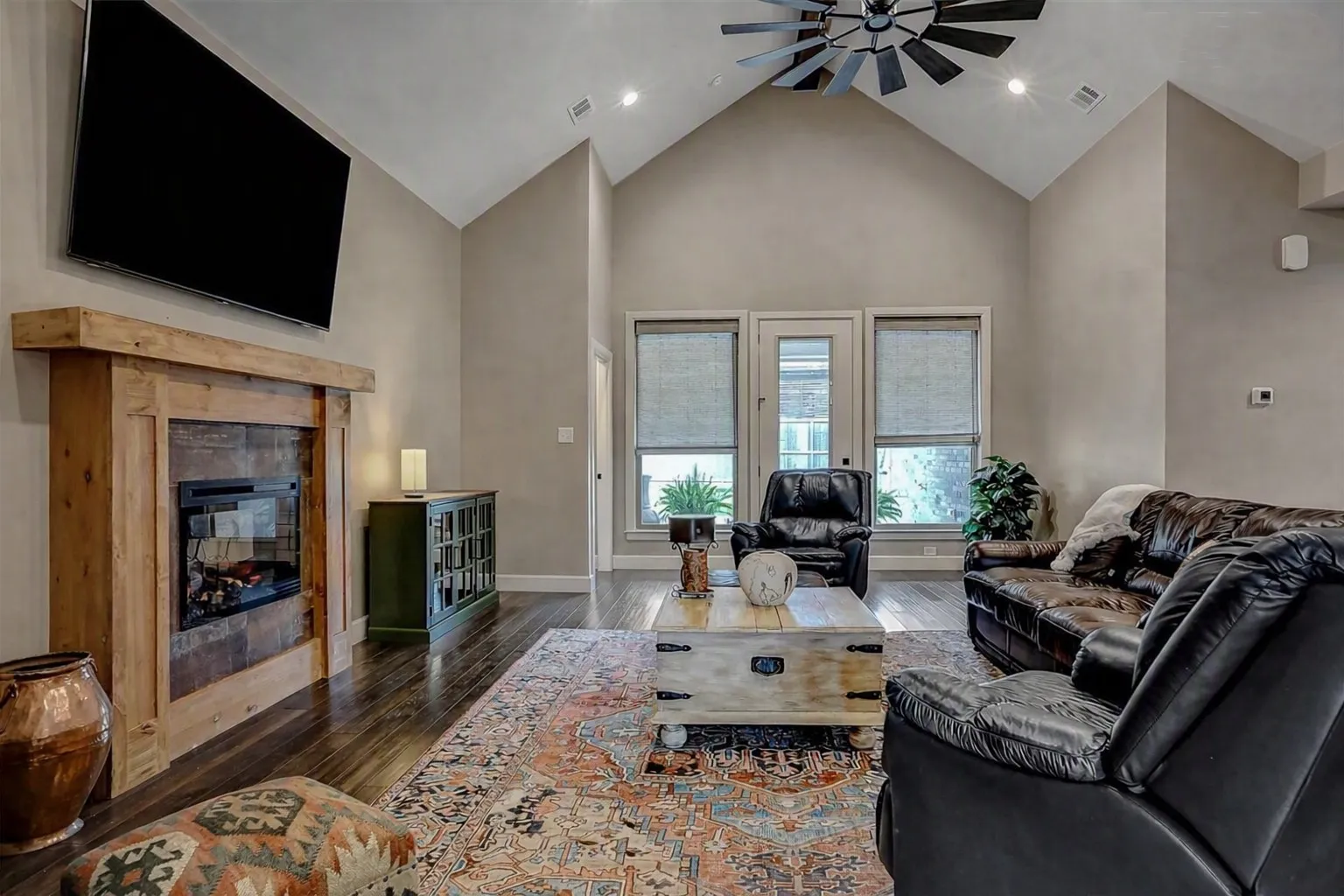 Single Family Residence For Rent in Grayson County , 3818 Sumner Court, Sherman, Texas 75090, 3 Bedroom, 3 Bathroom, 2 Garage spaces, 2,420 Sqft, built in 2019, mls#21363773, Real Estate Agent in Sherman, Homes For Rent in Grayson county, Homes For Rent in Sherman, Realtor in Sherman Texas, Real Estate Brokerage Independent Realty Texas, Luminita Cordes Realtor
