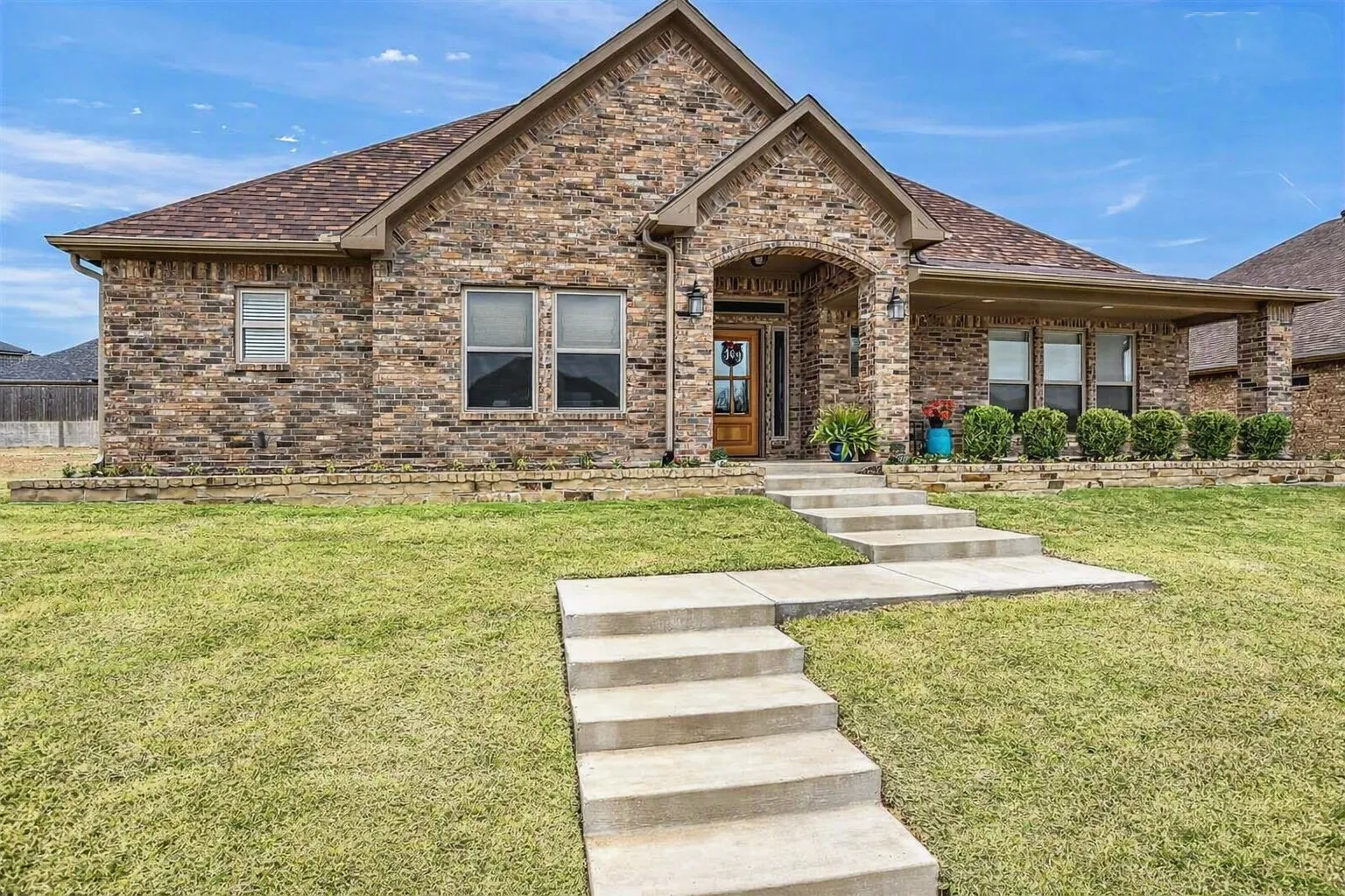 Single Family Residence For Rent in Grayson County , 3818 Sumner Court, Sherman, Texas 75090, 3 Bedroom, 3 Bathroom, 2 Garage spaces, 2,420 Sqft, built in 2019, mls#21363773, Real Estate Agent in Sherman, Homes For Rent in Grayson county, Homes For Rent in Sherman, Realtor in Sherman Texas, Real Estate Brokerage Independent Realty Texas, Luminita Cordes Realtor