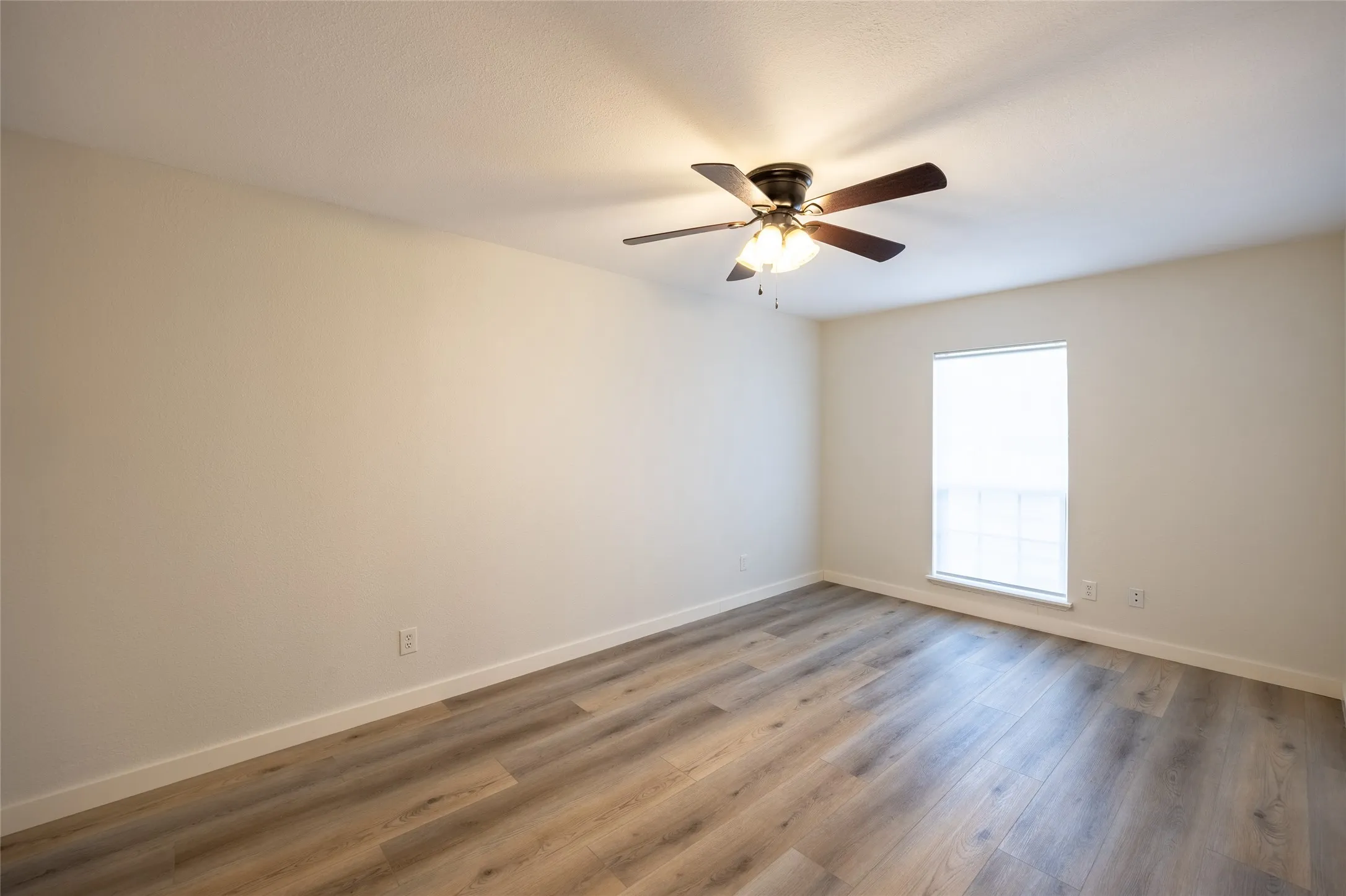 Single Family Residence For Rent in Denton County , 1948 Rambling Ridge Lane, Carrollton, Texas 75007, 3 Bedroom, 2 Bathroom, 2 Garage spaces, 1,930 Sqft, built in 1977, mls#21363769, Real Estate Agent in Carrollton, Homes For Rent in Denton county, Homes For Rent in Carrollton, Realtor in Carrollton Texas, Real Estate Brokerage Independent Realty Texas, Luminita Cordes Realtor