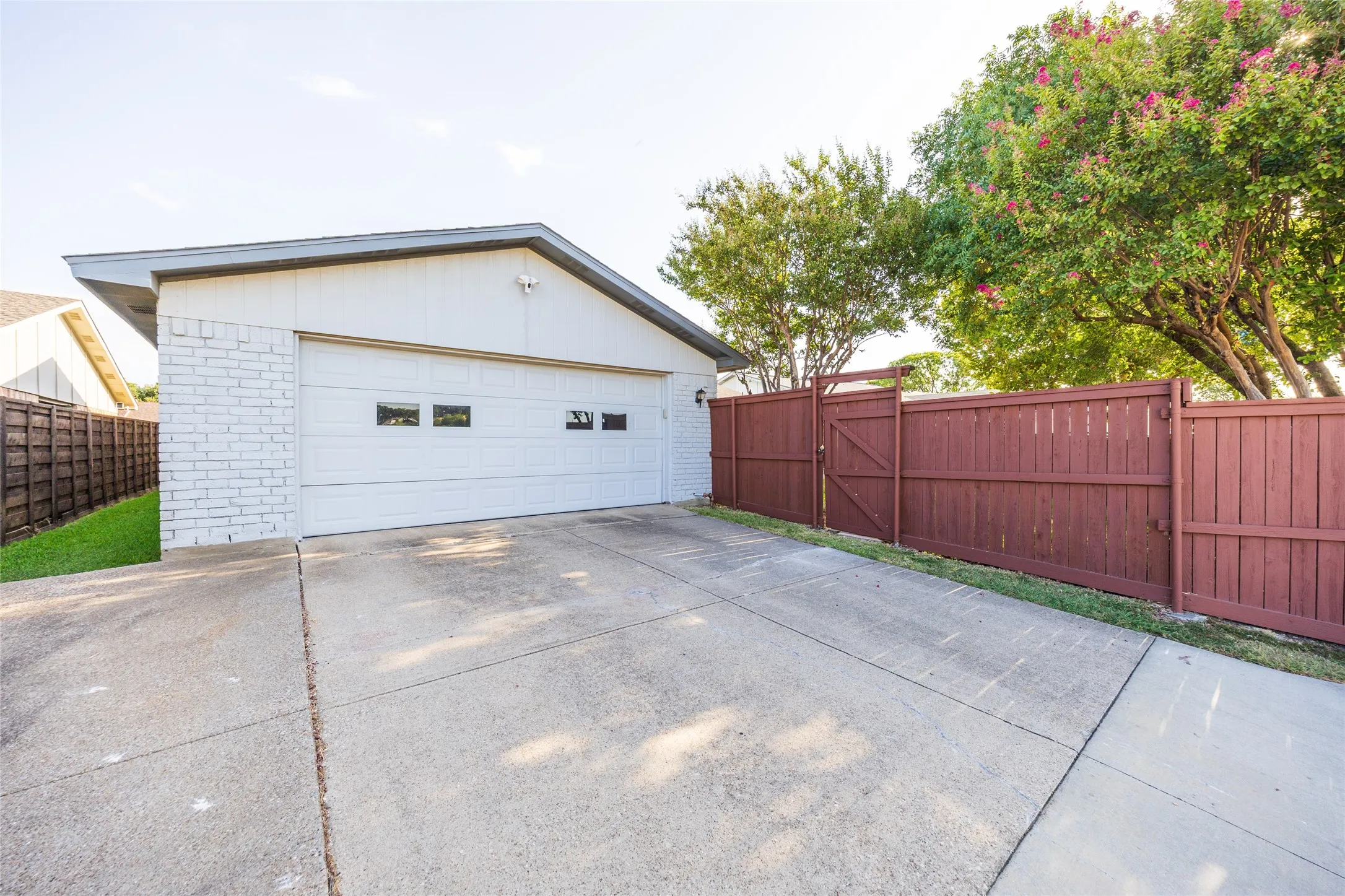 Single Family Residence For Rent in Denton County , 1948 Rambling Ridge Lane, Carrollton, Texas 75007, 3 Bedroom, 2 Bathroom, 2 Garage spaces, 1,930 Sqft, built in 1977, mls#21363769, Real Estate Agent in Carrollton, Homes For Rent in Denton county, Homes For Rent in Carrollton, Realtor in Carrollton Texas, Real Estate Brokerage Independent Realty Texas, Luminita Cordes Realtor