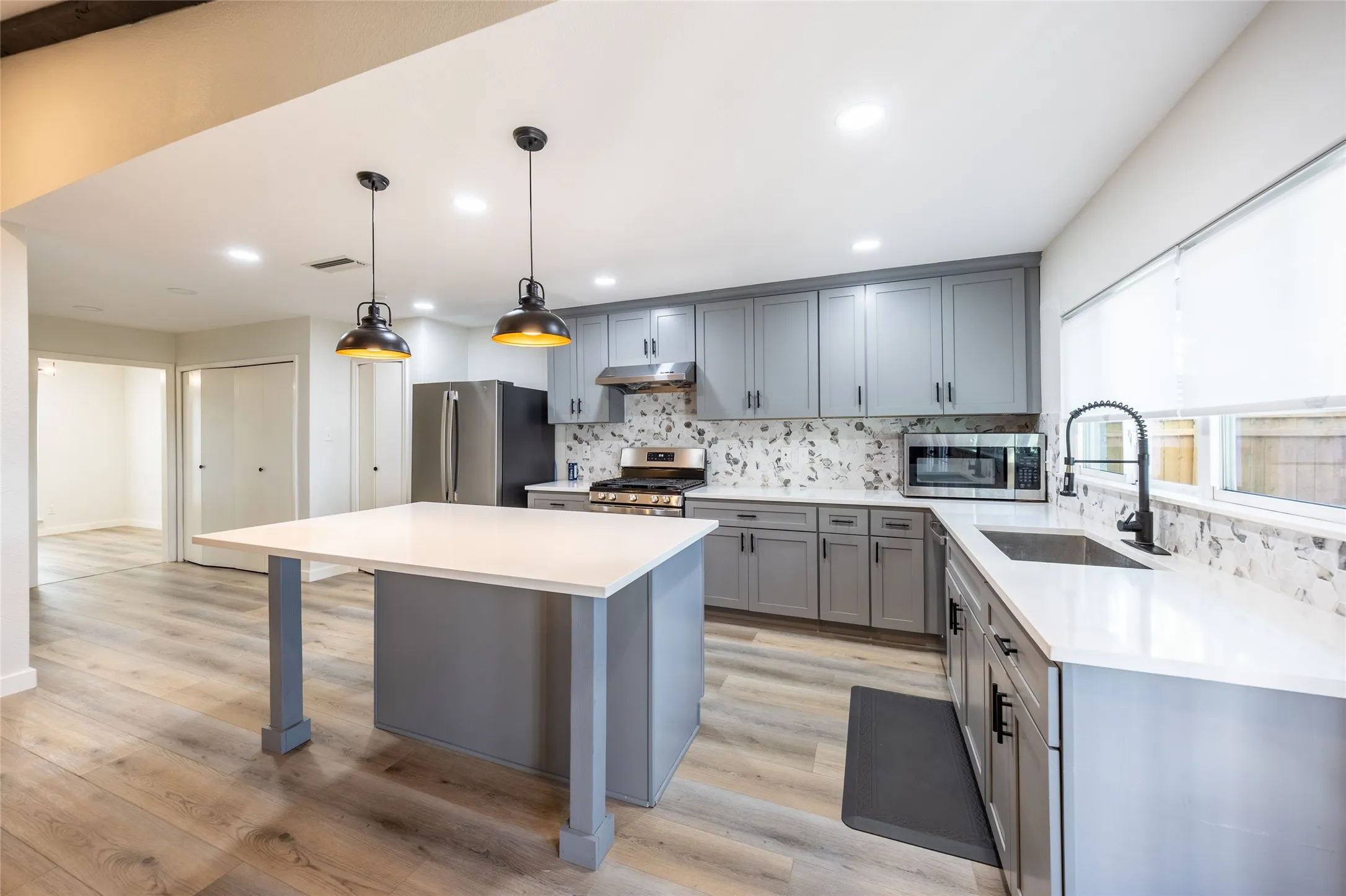 Single Family Residence For Rent in Denton County , 1948 Rambling Ridge Lane, Carrollton, Texas 75007, 3 Bedroom, 2 Bathroom, 2 Garage spaces, 1,930 Sqft, built in 1977, mls#21363769, Real Estate Agent in Carrollton, Homes For Rent in Denton county, Homes For Rent in Carrollton, Realtor in Carrollton Texas, Real Estate Brokerage Independent Realty Texas, Luminita Cordes Realtor