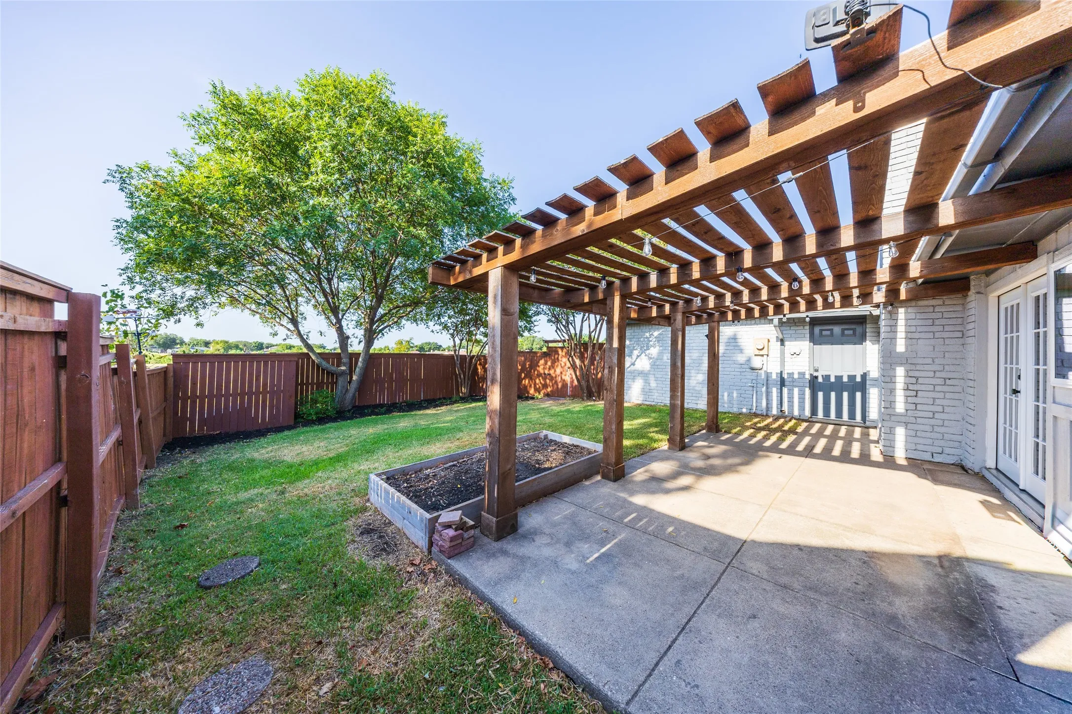 Single Family Residence For Rent in Denton County , 1948 Rambling Ridge Lane, Carrollton, Texas 75007, 3 Bedroom, 2 Bathroom, 2 Garage spaces, 1,930 Sqft, built in 1977, mls#21363769, Real Estate Agent in Carrollton, Homes For Rent in Denton county, Homes For Rent in Carrollton, Realtor in Carrollton Texas, Real Estate Brokerage Independent Realty Texas, Luminita Cordes Realtor