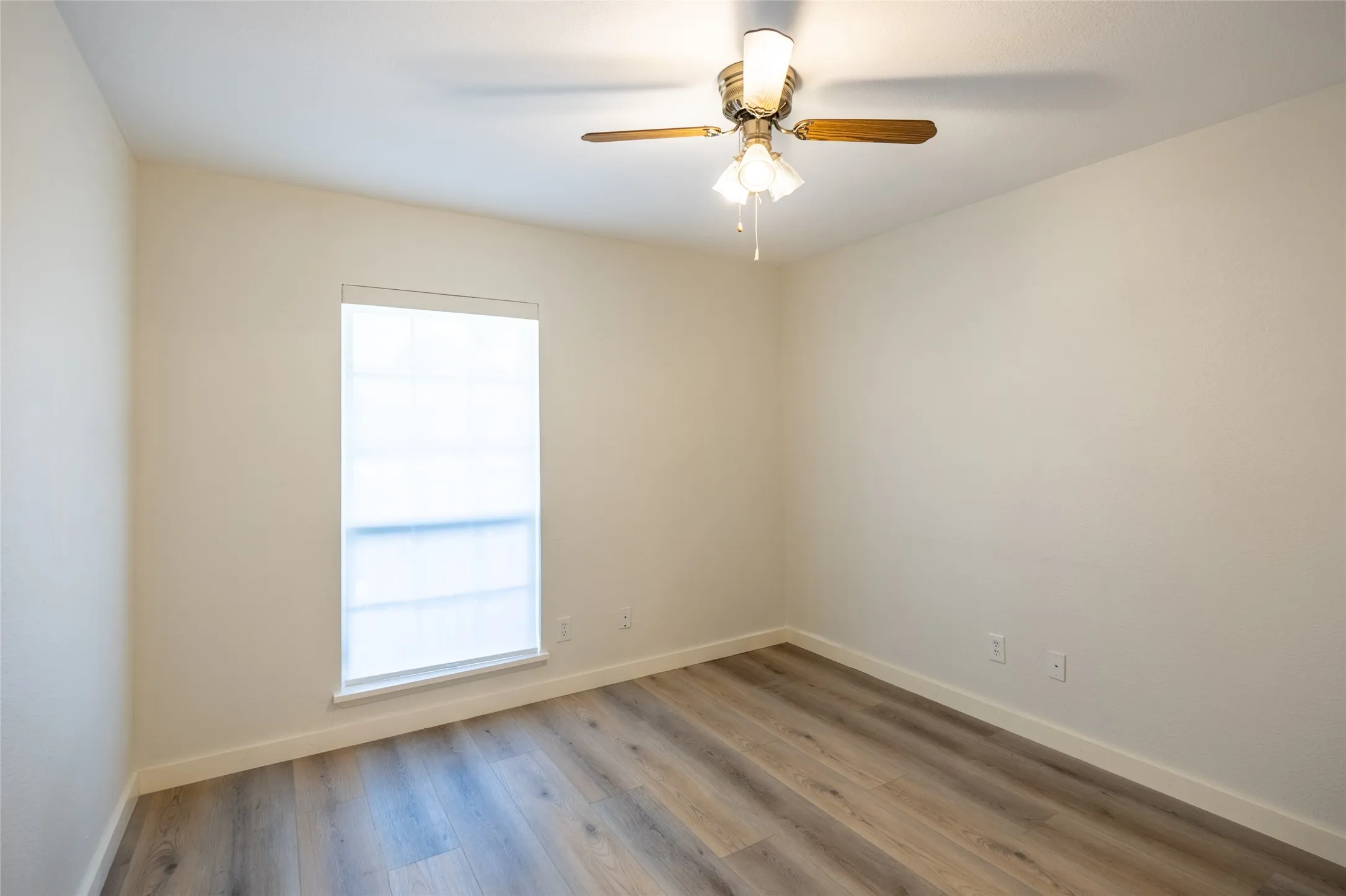 Single Family Residence For Rent in Denton County , 1948 Rambling Ridge Lane, Carrollton, Texas 75007, 3 Bedroom, 2 Bathroom, 2 Garage spaces, 1,930 Sqft, built in 1977, mls#21363769, Real Estate Agent in Carrollton, Homes For Rent in Denton county, Homes For Rent in Carrollton, Realtor in Carrollton Texas, Real Estate Brokerage Independent Realty Texas, Luminita Cordes Realtor