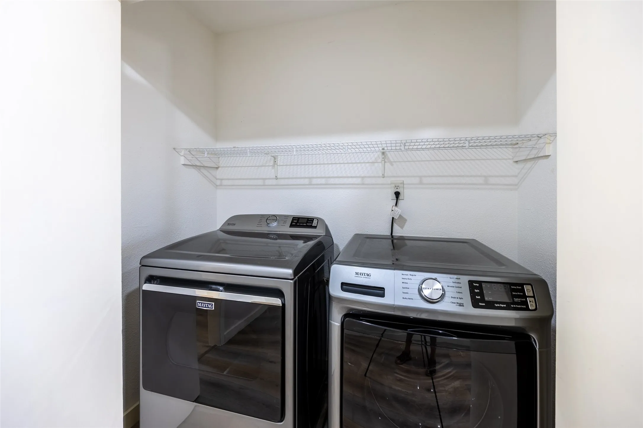 Single Family Residence For Rent in Denton County , 1948 Rambling Ridge Lane, Carrollton, Texas 75007, 3 Bedroom, 2 Bathroom, 2 Garage spaces, 1,930 Sqft, built in 1977, mls#21363769, Real Estate Agent in Carrollton, Homes For Rent in Denton county, Homes For Rent in Carrollton, Realtor in Carrollton Texas, Real Estate Brokerage Independent Realty Texas, Luminita Cordes Realtor