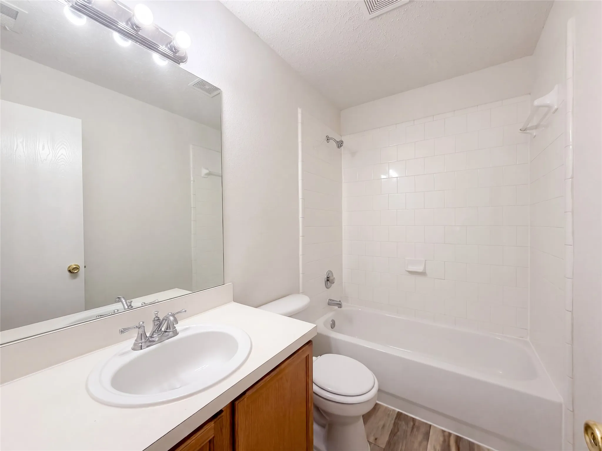 Single Family Residence For Sale in Grayson County , 4325 Falcon Drive, Sherman, Texas 75092, 4 Bedroom, 4 Bathroom, 2 Garage spaces, 2,438 Sqft, built in 2002, mls#21363775, Real Estate Agent in Sherman, Homes For Sale in Grayson county, Homes For Sale in Sherman, Realtor in Sherman Texas, Real Estate Brokerage Independent Realty Texas, Luminita Cordes Realtor