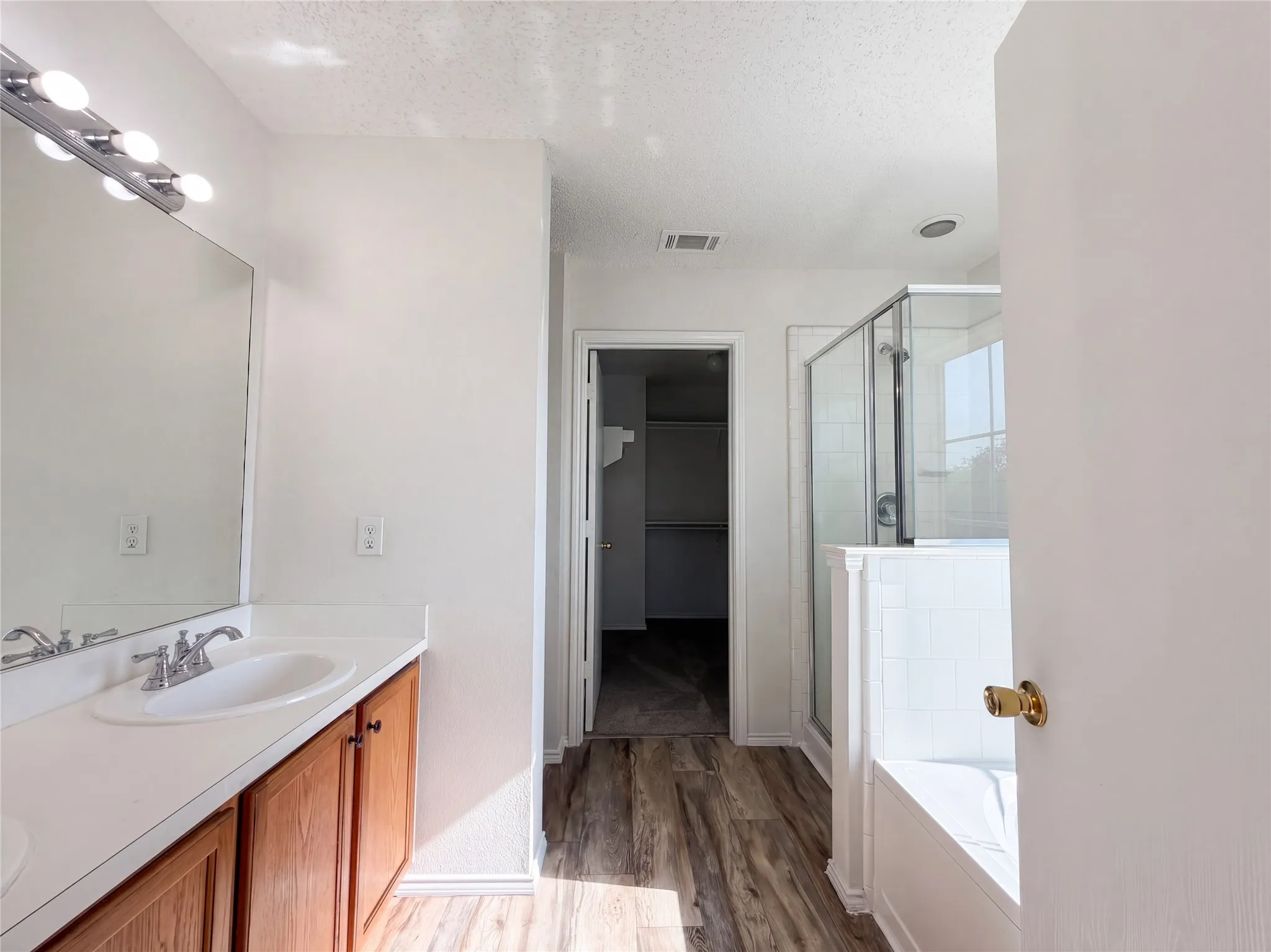 Single Family Residence For Sale in Grayson County , 4325 Falcon Drive, Sherman, Texas 75092, 4 Bedroom, 4 Bathroom, 2 Garage spaces, 2,438 Sqft, built in 2002, mls#21363775, Real Estate Agent in Sherman, Homes For Sale in Grayson county, Homes For Sale in Sherman, Realtor in Sherman Texas, Real Estate Brokerage Independent Realty Texas, Luminita Cordes Realtor