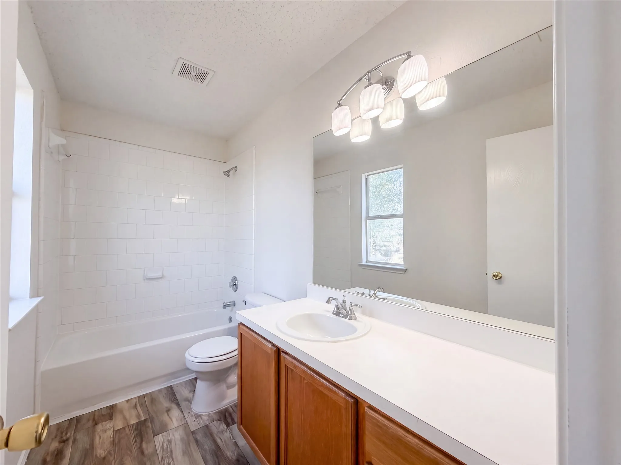Single Family Residence For Sale in Grayson County , 4325 Falcon Drive, Sherman, Texas 75092, 4 Bedroom, 4 Bathroom, 2 Garage spaces, 2,438 Sqft, built in 2002, mls#21363775, Real Estate Agent in Sherman, Homes For Sale in Grayson county, Homes For Sale in Sherman, Realtor in Sherman Texas, Real Estate Brokerage Independent Realty Texas, Luminita Cordes Realtor