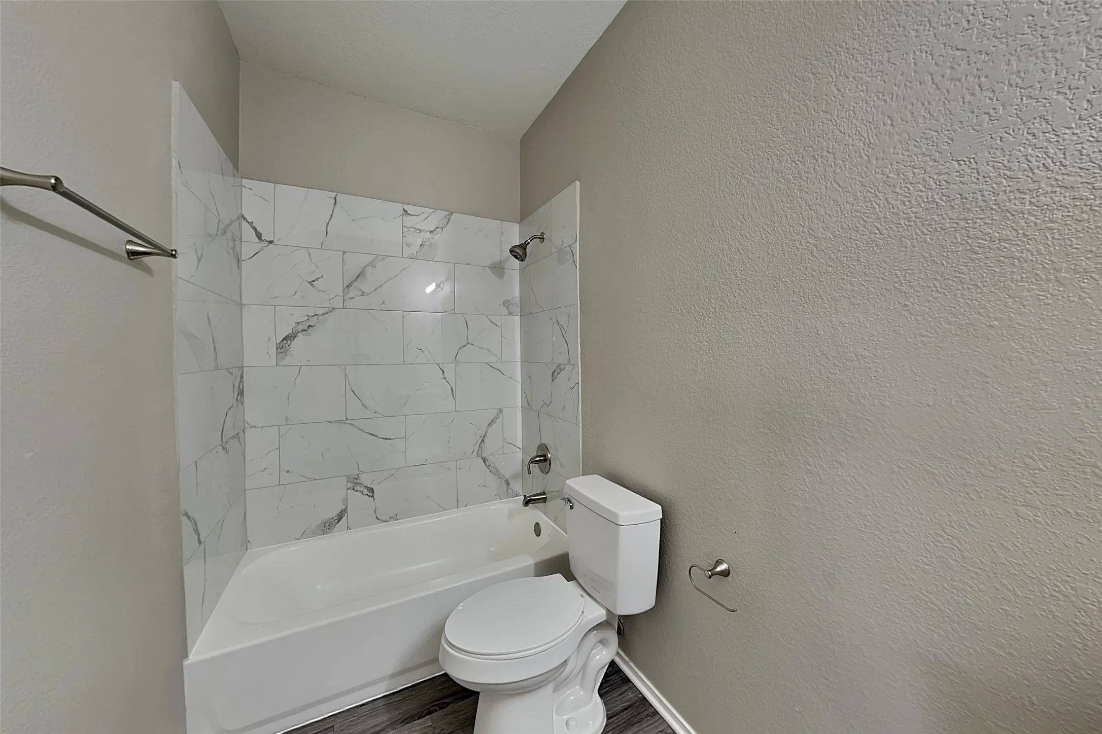 Single Family Residence For Rent in Tarrant County , 9104 Belvedere Drive, Fort Worth, Texas 76244, 3 Bedroom, 2 Bathroom, 2 Garage spaces, 2,035 Sqft, built in 2002, mls#21363777, Real Estate Agent in Fort Worth, Homes For Rent in Tarrant county, Homes For Rent in Fort Worth, Realtor in Fort Worth Texas, Real Estate Brokerage Independent Realty Texas, Luminita Cordes Realtor