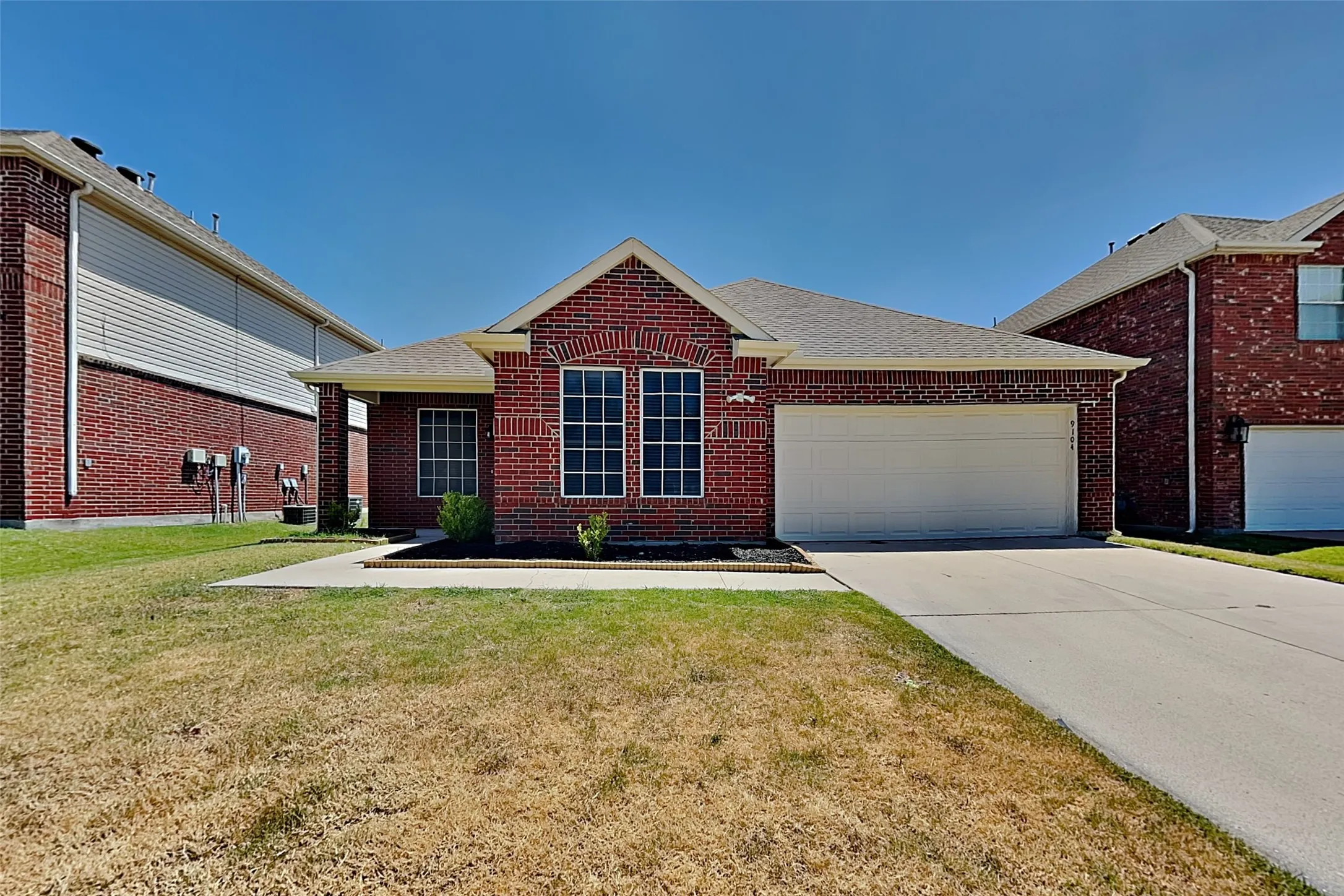 Single Family Residence For Rent in Tarrant County , 9104 Belvedere Drive, Fort Worth, Texas 76244, 3 Bedroom, 2 Bathroom, 2 Garage spaces, 2,035 Sqft, built in 2002, mls#21363777, Real Estate Agent in Fort Worth, Homes For Rent in Tarrant county, Homes For Rent in Fort Worth, Realtor in Fort Worth Texas, Real Estate Brokerage Independent Realty Texas, Luminita Cordes Realtor