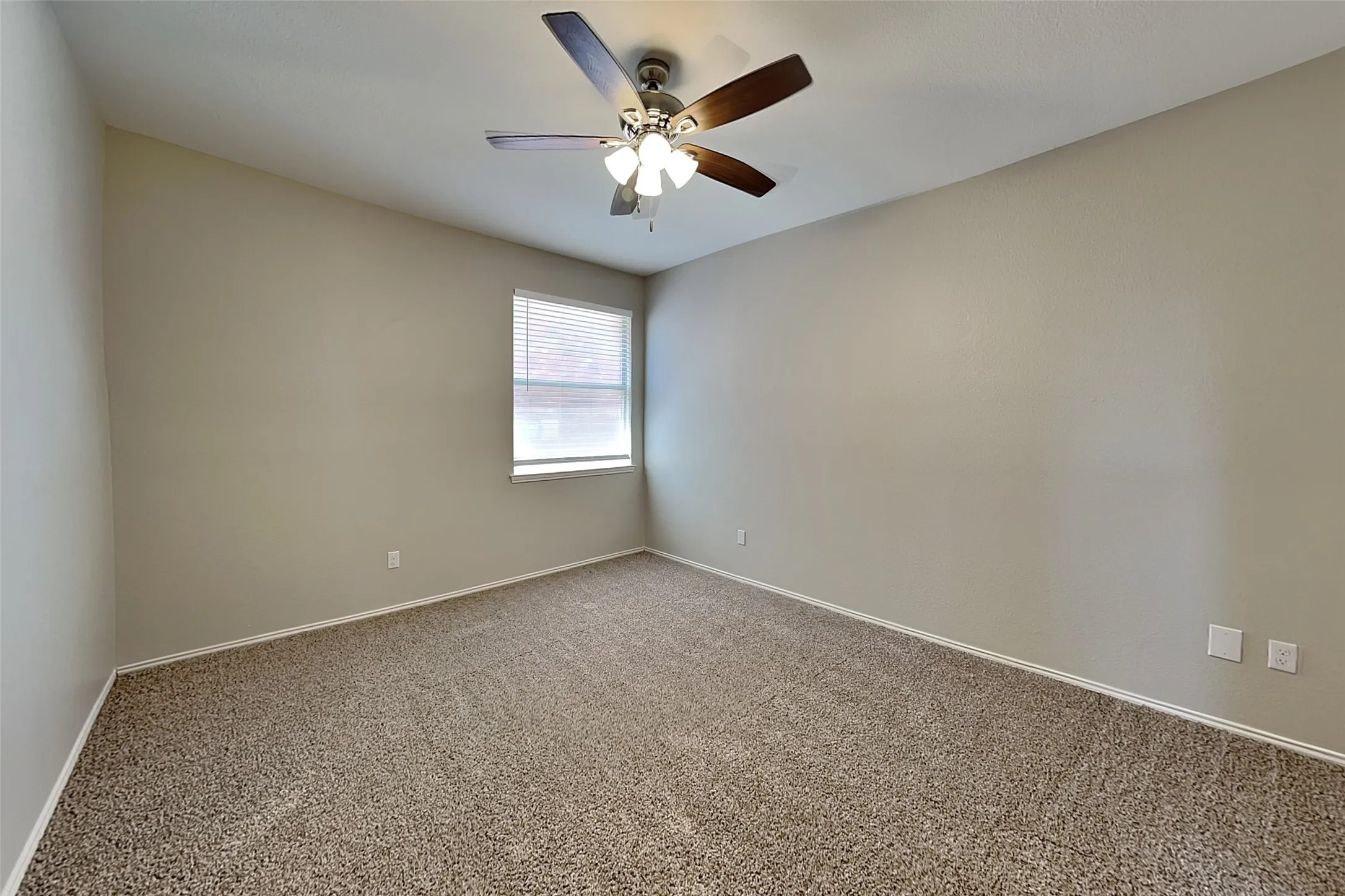 Single Family Residence For Rent in Tarrant County , 9104 Belvedere Drive, Fort Worth, Texas 76244, 3 Bedroom, 2 Bathroom, 2 Garage spaces, 2,035 Sqft, built in 2002, mls#21363777, Real Estate Agent in Fort Worth, Homes For Rent in Tarrant county, Homes For Rent in Fort Worth, Realtor in Fort Worth Texas, Real Estate Brokerage Independent Realty Texas, Luminita Cordes Realtor
