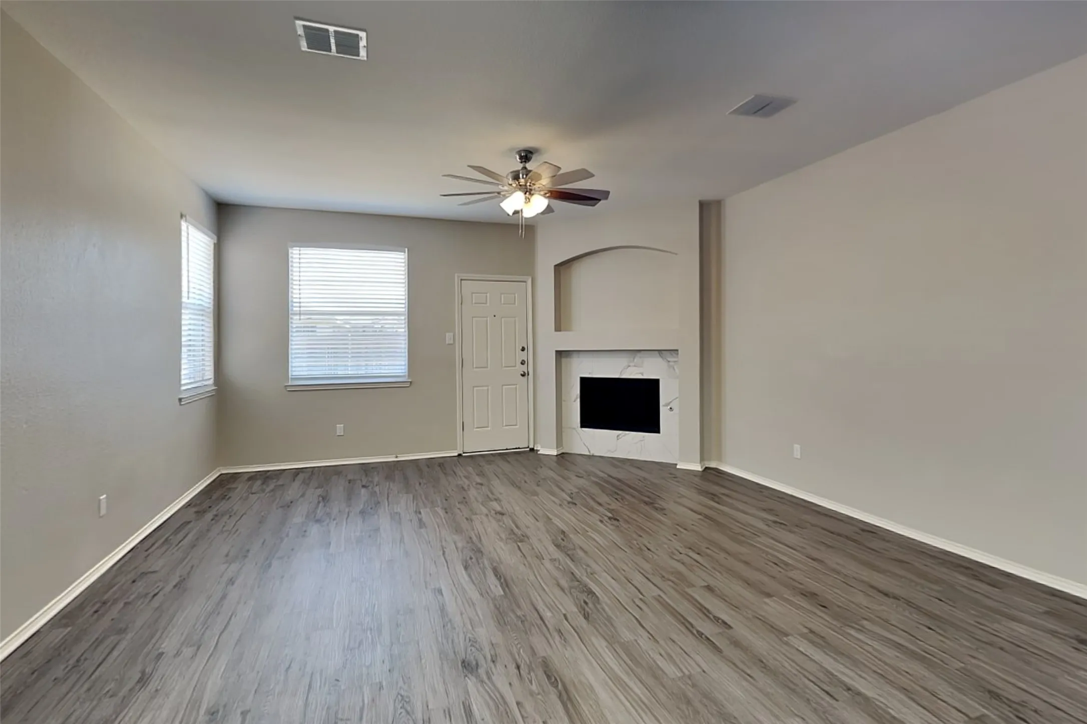 Single Family Residence For Rent in Tarrant County , 9104 Belvedere Drive, Fort Worth, Texas 76244, 3 Bedroom, 2 Bathroom, 2 Garage spaces, 2,035 Sqft, built in 2002, mls#21363777, Real Estate Agent in Fort Worth, Homes For Rent in Tarrant county, Homes For Rent in Fort Worth, Realtor in Fort Worth Texas, Real Estate Brokerage Independent Realty Texas, Luminita Cordes Realtor