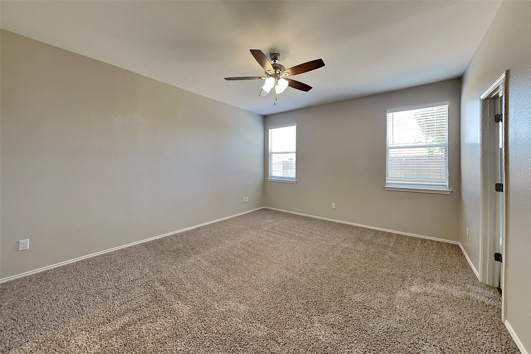 Single Family Residence For Rent in Tarrant County , 9104 Belvedere Drive, Fort Worth, Texas 76244, 3 Bedroom, 2 Bathroom, 2 Garage spaces, 2,035 Sqft, built in 2002, mls#21363777, Real Estate Agent in Fort Worth, Homes For Rent in Tarrant county, Homes For Rent in Fort Worth, Realtor in Fort Worth Texas, Real Estate Brokerage Independent Realty Texas, Luminita Cordes Realtor