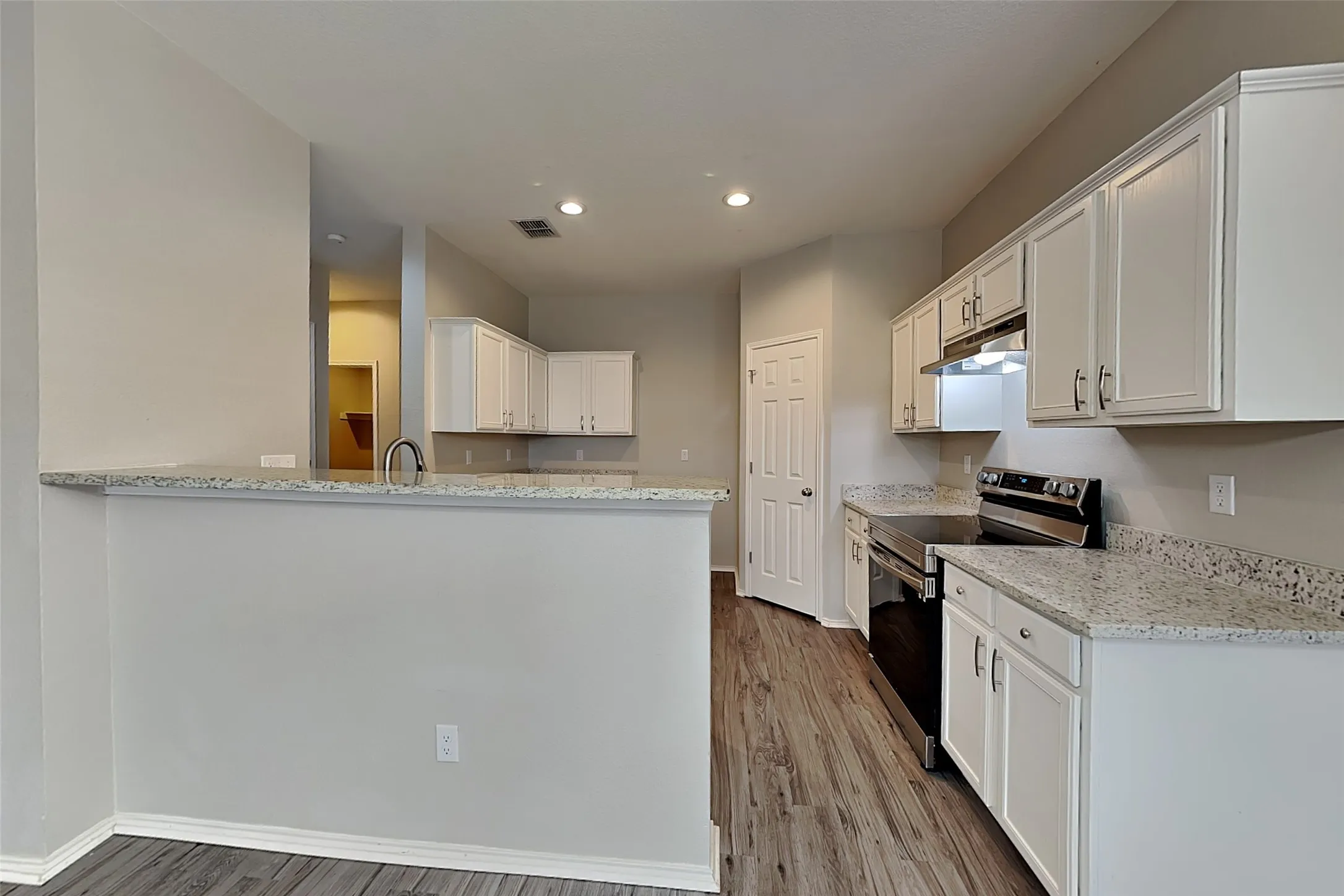 Single Family Residence For Rent in Tarrant County , 9104 Belvedere Drive, Fort Worth, Texas 76244, 3 Bedroom, 2 Bathroom, 2 Garage spaces, 2,035 Sqft, built in 2002, mls#21363777, Real Estate Agent in Fort Worth, Homes For Rent in Tarrant county, Homes For Rent in Fort Worth, Realtor in Fort Worth Texas, Real Estate Brokerage Independent Realty Texas, Luminita Cordes Realtor