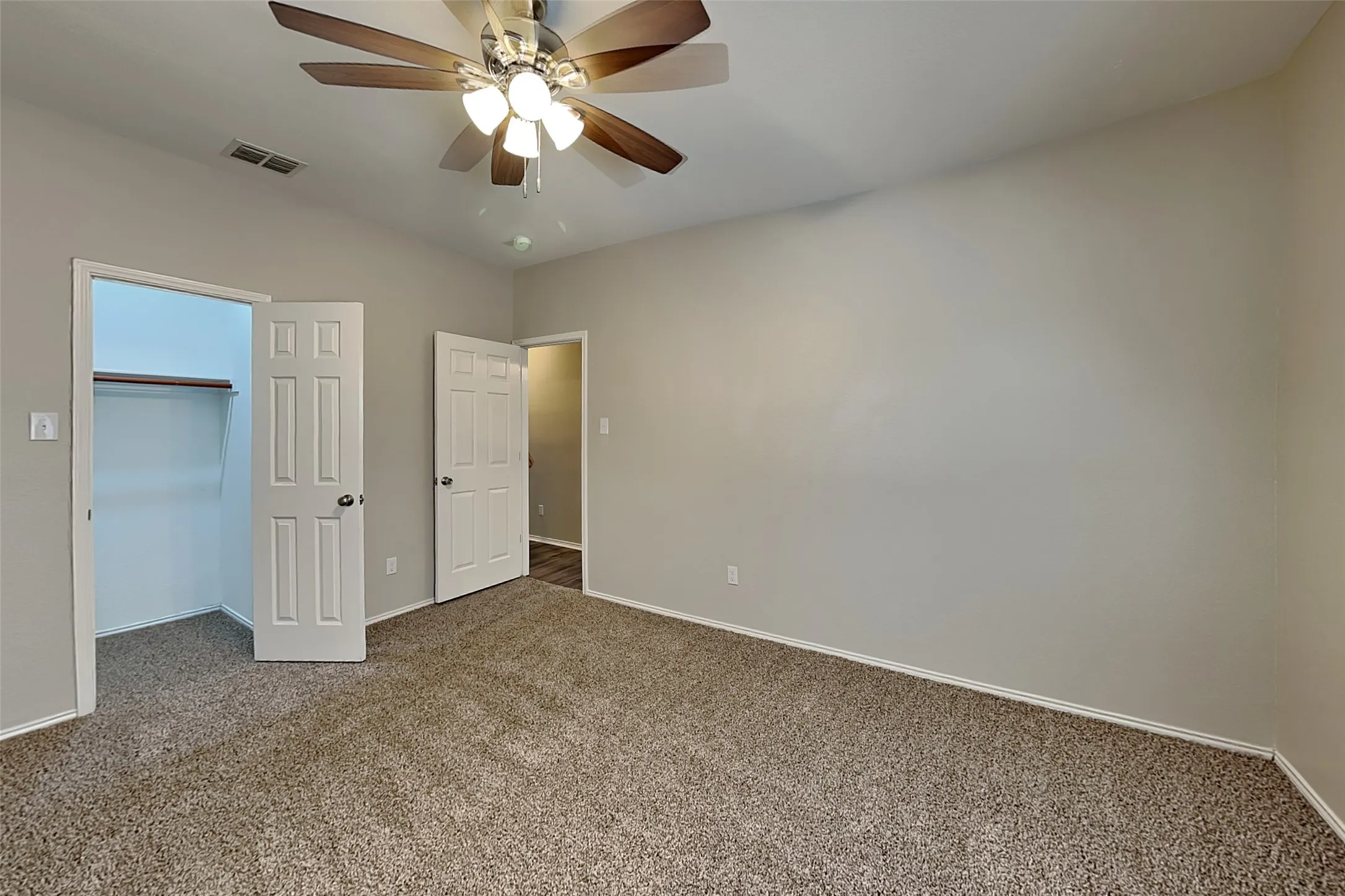 Single Family Residence For Rent in Tarrant County , 9104 Belvedere Drive, Fort Worth, Texas 76244, 3 Bedroom, 2 Bathroom, 2 Garage spaces, 2,035 Sqft, built in 2002, mls#21363777, Real Estate Agent in Fort Worth, Homes For Rent in Tarrant county, Homes For Rent in Fort Worth, Realtor in Fort Worth Texas, Real Estate Brokerage Independent Realty Texas, Luminita Cordes Realtor