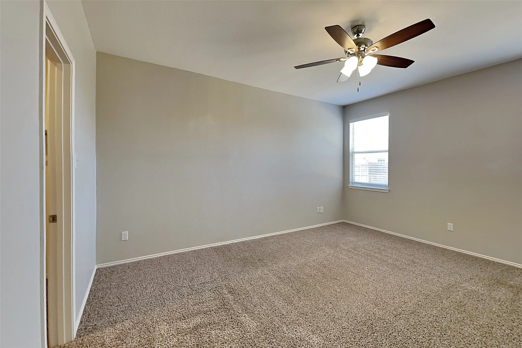Single Family Residence For Rent in Tarrant County , 9104 Belvedere Drive, Fort Worth, Texas 76244, 3 Bedroom, 2 Bathroom, 2 Garage spaces, 2,035 Sqft, built in 2002, mls#21363777, Real Estate Agent in Fort Worth, Homes For Rent in Tarrant county, Homes For Rent in Fort Worth, Realtor in Fort Worth Texas, Real Estate Brokerage Independent Realty Texas, Luminita Cordes Realtor