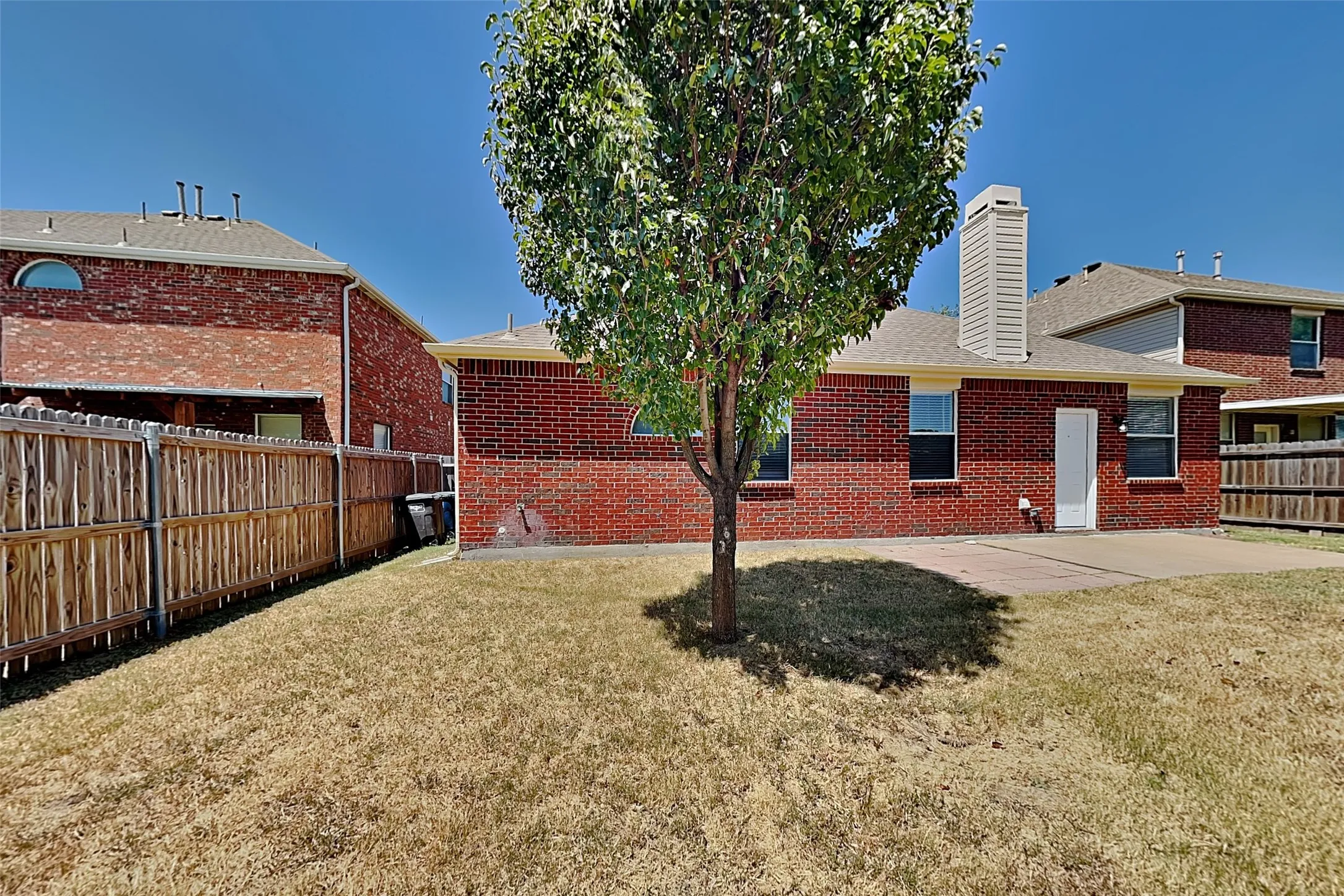 Single Family Residence For Rent in Tarrant County , 9104 Belvedere Drive, Fort Worth, Texas 76244, 3 Bedroom, 2 Bathroom, 2 Garage spaces, 2,035 Sqft, built in 2002, mls#21363777, Real Estate Agent in Fort Worth, Homes For Rent in Tarrant county, Homes For Rent in Fort Worth, Realtor in Fort Worth Texas, Real Estate Brokerage Independent Realty Texas, Luminita Cordes Realtor