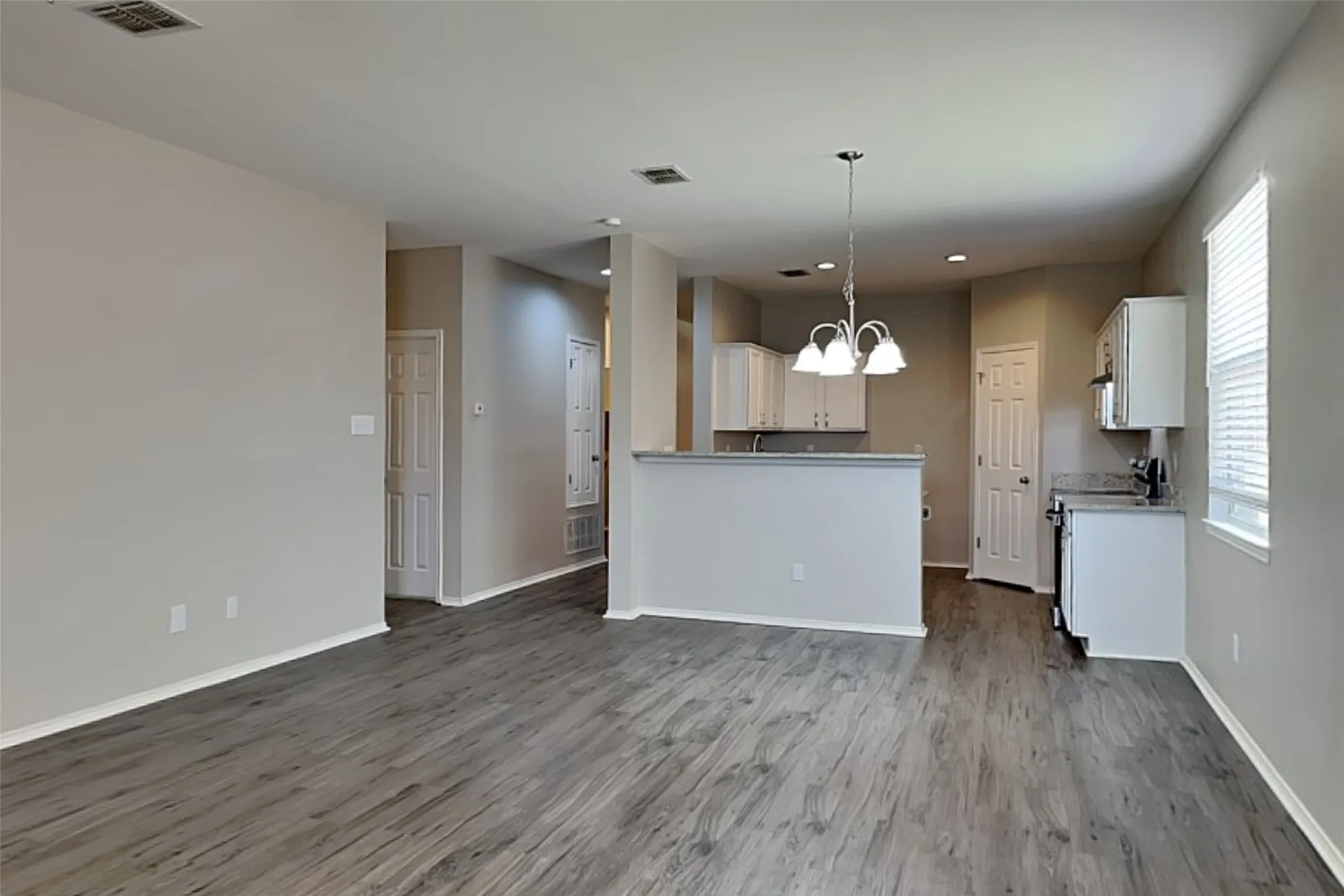 Single Family Residence For Rent in Tarrant County , 9104 Belvedere Drive, Fort Worth, Texas 76244, 3 Bedroom, 2 Bathroom, 2 Garage spaces, 2,035 Sqft, built in 2002, mls#21363777, Real Estate Agent in Fort Worth, Homes For Rent in Tarrant county, Homes For Rent in Fort Worth, Realtor in Fort Worth Texas, Real Estate Brokerage Independent Realty Texas, Luminita Cordes Realtor