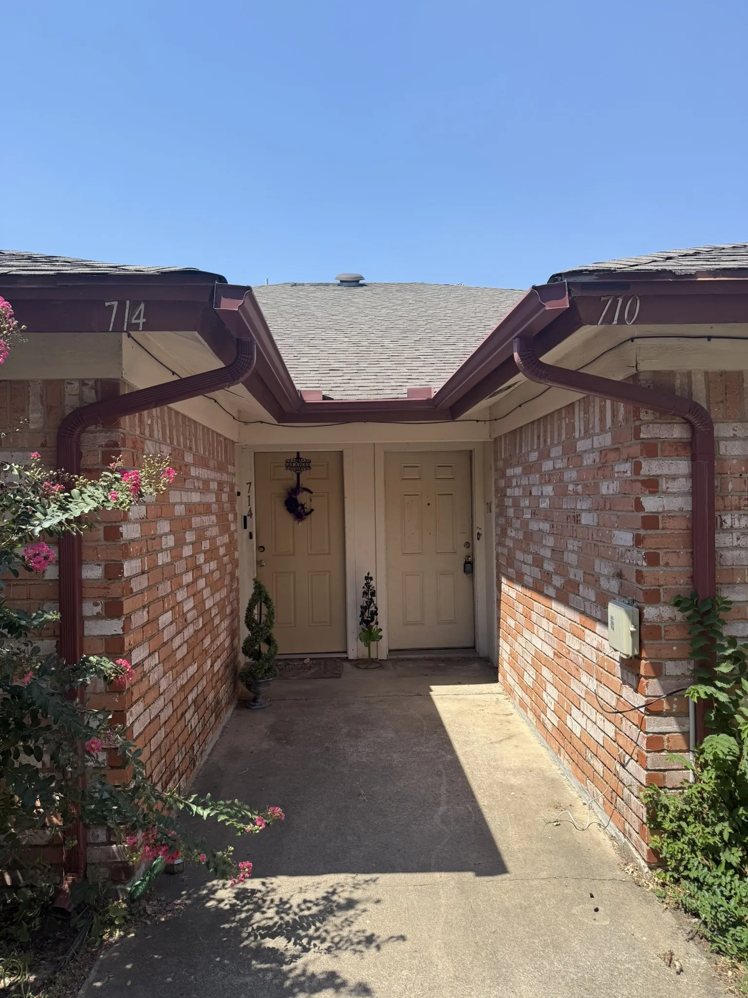 Quadruplex For Rent in Tarrant County , 708 E Pecan Street 710, Hurst, Texas 76053, 2 Bedroom, 2 Bathroom, Garage spaces, 1,063 Sqft, built in 1971, mls#21350727, Real Estate Agent in Hurst, Homes For Rent in Tarrant county, Homes For Rent in Hurst, Realtor in Hurst Texas, Real Estate Brokerage Independent Realty Texas, Luminita Cordes Realtor