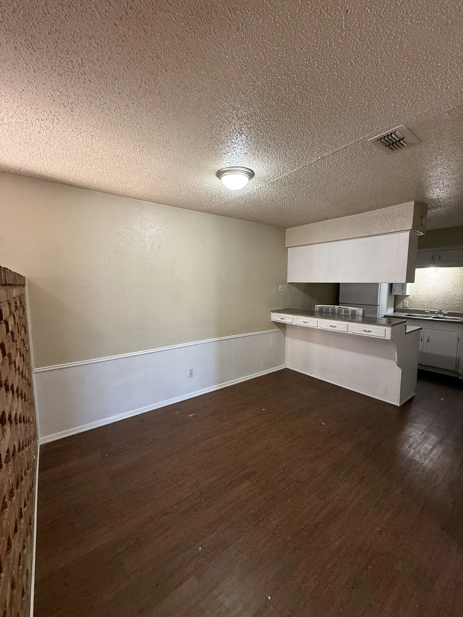 Quadruplex For Rent in Tarrant County , 708 E Pecan Street 710, Hurst, Texas 76053, 2 Bedroom, 2 Bathroom, Garage spaces, 1,063 Sqft, built in 1971, mls#21350727, Real Estate Agent in Hurst, Homes For Rent in Tarrant county, Homes For Rent in Hurst, Realtor in Hurst Texas, Real Estate Brokerage Independent Realty Texas, Luminita Cordes Realtor