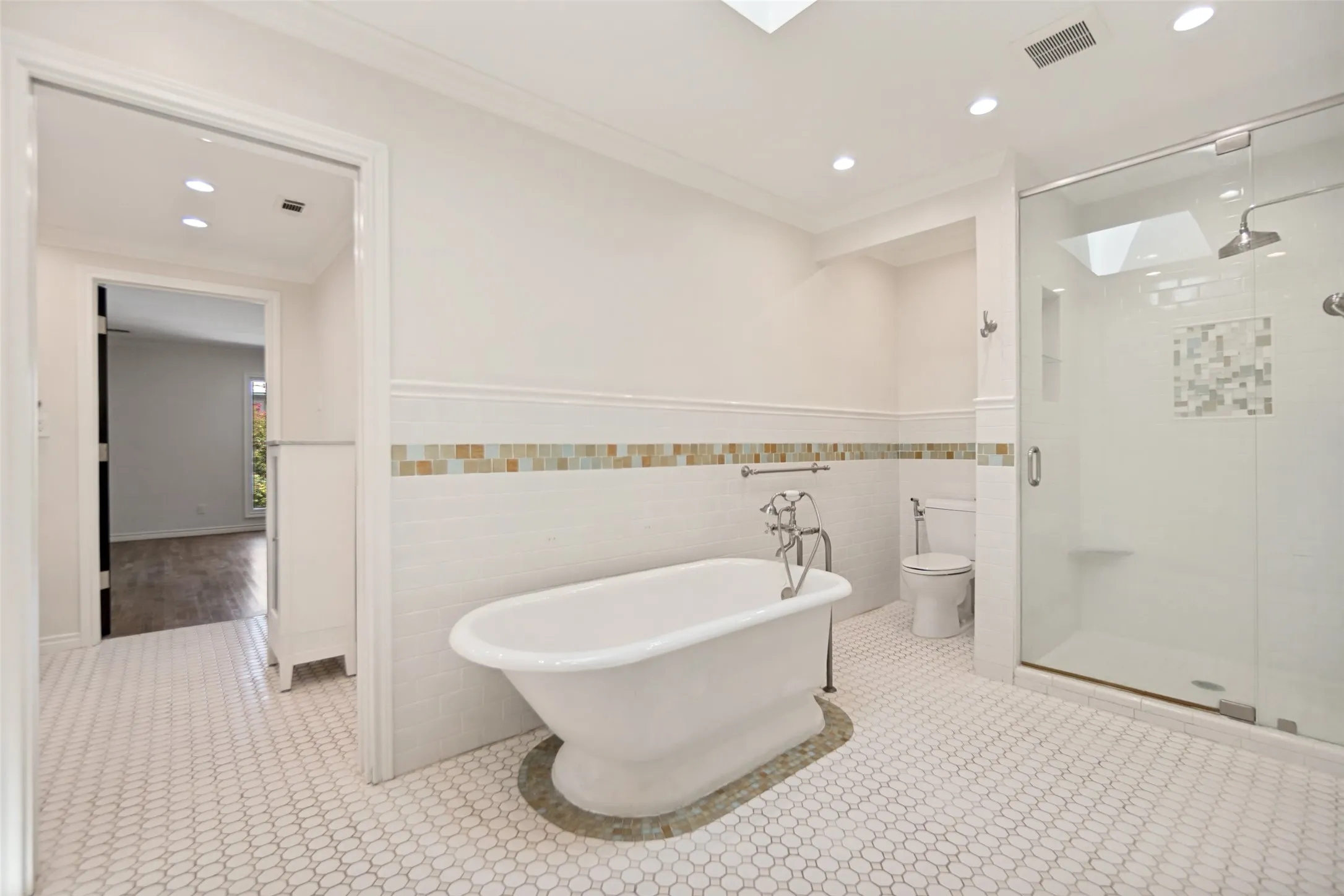 Single Family Residence For Sale in Dallas County , 4516 Livingston Avenue, Highland Park, Texas 75205, 4 Bedroom, 4 Bathroom, 2 Garage spaces, 3,360 Sqft, built in 1990, mls#21362737, Real Estate Agent in Highland Park, Homes For Sale in Dallas county, Homes For Sale in Highland Park, Realtor in Highland Park Texas, Real Estate Brokerage Independent Realty Texas, Luminita Cordes Realtor