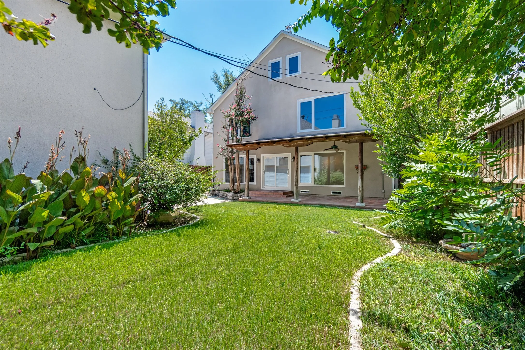 Single Family Residence For Sale in Dallas County , 4516 Livingston Avenue, Highland Park, Texas 75205, 4 Bedroom, 4 Bathroom, 2 Garage spaces, 3,360 Sqft, built in 1990, mls#21362737, Real Estate Agent in Highland Park, Homes For Sale in Dallas county, Homes For Sale in Highland Park, Realtor in Highland Park Texas, Real Estate Brokerage Independent Realty Texas, Luminita Cordes Realtor