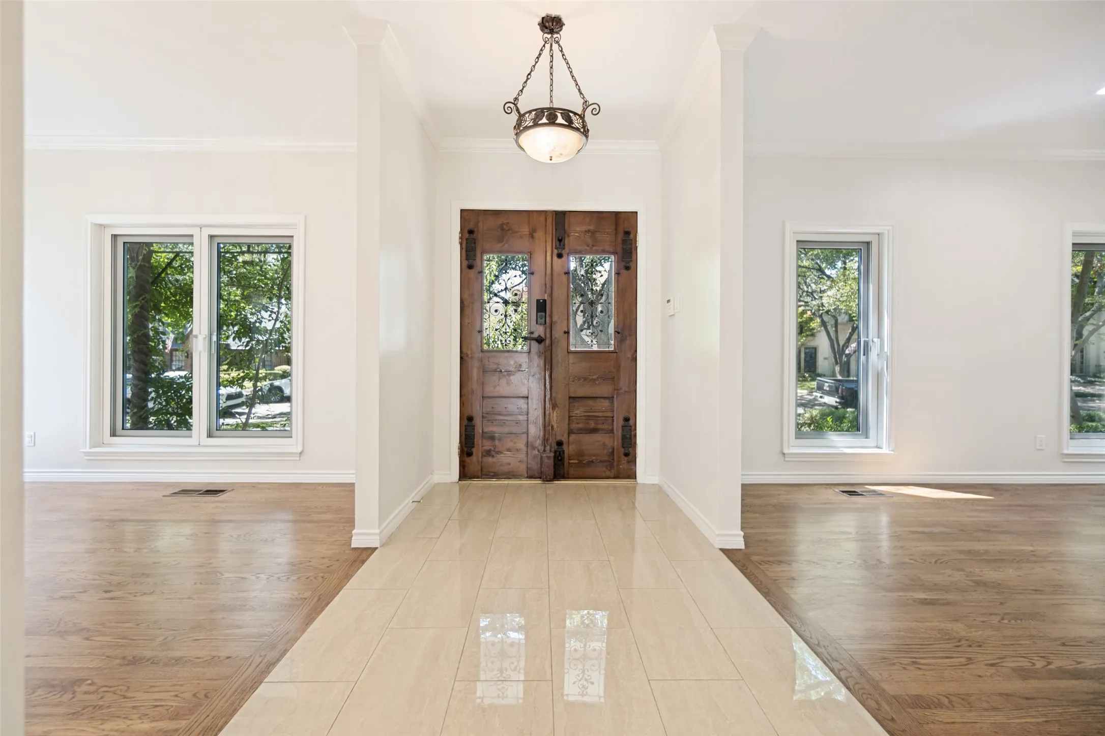Single Family Residence For Sale in Dallas County , 4516 Livingston Avenue, Highland Park, Texas 75205, 4 Bedroom, 4 Bathroom, 2 Garage spaces, 3,360 Sqft, built in 1990, mls#21362737, Real Estate Agent in Highland Park, Homes For Sale in Dallas county, Homes For Sale in Highland Park, Realtor in Highland Park Texas, Real Estate Brokerage Independent Realty Texas, Luminita Cordes Realtor