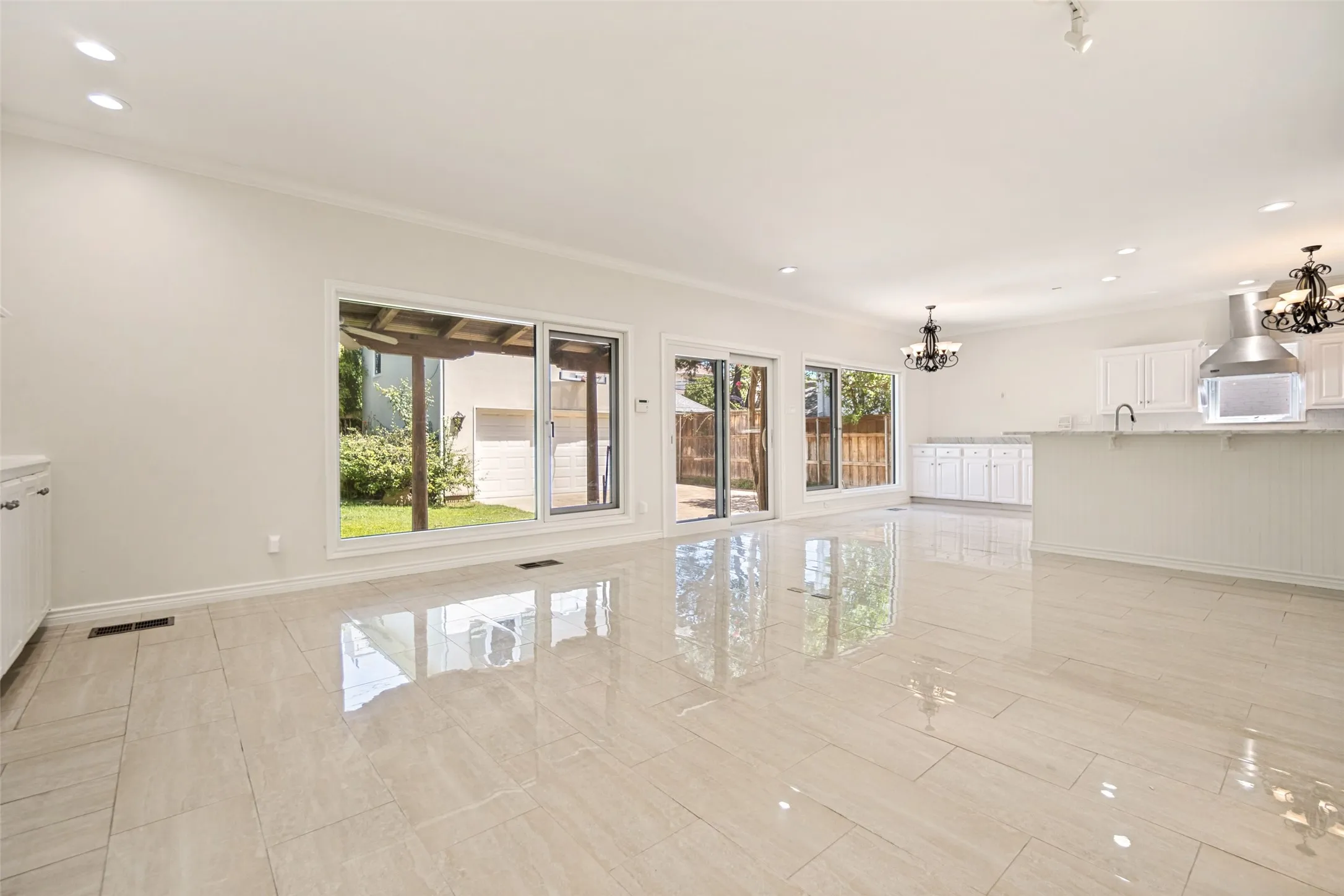 Single Family Residence For Sale in Dallas County , 4516 Livingston Avenue, Highland Park, Texas 75205, 4 Bedroom, 4 Bathroom, 2 Garage spaces, 3,360 Sqft, built in 1990, mls#21362737, Real Estate Agent in Highland Park, Homes For Sale in Dallas county, Homes For Sale in Highland Park, Realtor in Highland Park Texas, Real Estate Brokerage Independent Realty Texas, Luminita Cordes Realtor