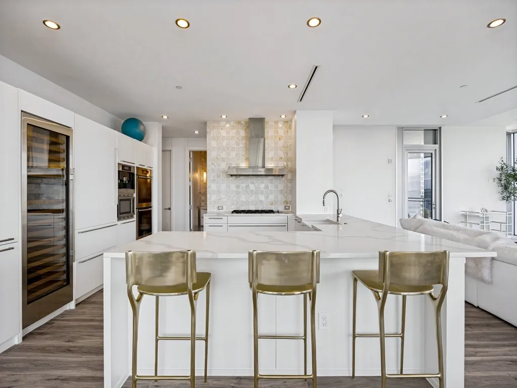 Condominium For Sale in Dallas County , 2900 Mc Kinnon Street 2301, Dallas, Texas 75201, 3 Bedroom, 4 Bathroom, 4 Garage spaces, 2,607 Sqft, built in 2005, mls#21362734, Real Estate Agent in Dallas, Homes For Sale in Dallas county, Homes For Sale in Dallas, Realtor in Dallas Texas, Real Estate Brokerage Independent Realty Texas, Luminita Cordes Realtor
