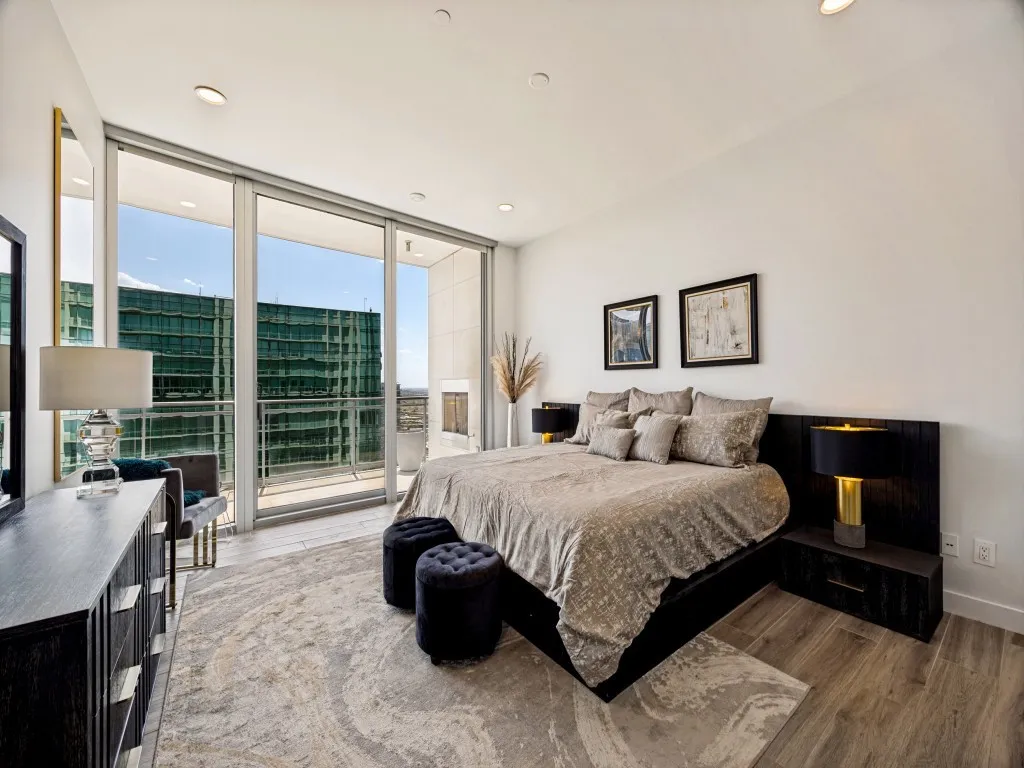 Condominium For Sale in Dallas County , 2900 Mc Kinnon Street 2301, Dallas, Texas 75201, 3 Bedroom, 4 Bathroom, 4 Garage spaces, 2,607 Sqft, built in 2005, mls#21362734, Real Estate Agent in Dallas, Homes For Sale in Dallas county, Homes For Sale in Dallas, Realtor in Dallas Texas, Real Estate Brokerage Independent Realty Texas, Luminita Cordes Realtor