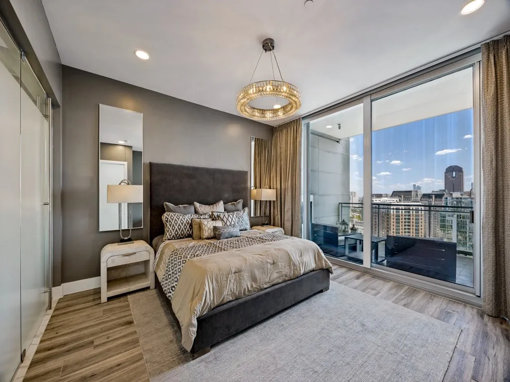 Condominium For Sale in Dallas County , 2900 Mc Kinnon Street 2301, Dallas, Texas 75201, 3 Bedroom, 4 Bathroom, 4 Garage spaces, 2,607 Sqft, built in 2005, mls#21362734, Real Estate Agent in Dallas, Homes For Sale in Dallas county, Homes For Sale in Dallas, Realtor in Dallas Texas, Real Estate Brokerage Independent Realty Texas, Luminita Cordes Realtor