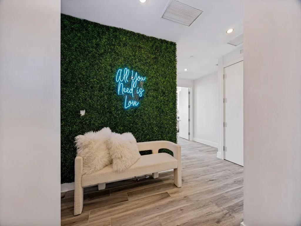 Condominium For Sale in Dallas County , 2900 Mc Kinnon Street 2301, Dallas, Texas 75201, 3 Bedroom, 4 Bathroom, 4 Garage spaces, 2,607 Sqft, built in 2005, mls#21362734, Real Estate Agent in Dallas, Homes For Sale in Dallas county, Homes For Sale in Dallas, Realtor in Dallas Texas, Real Estate Brokerage Independent Realty Texas, Luminita Cordes Realtor