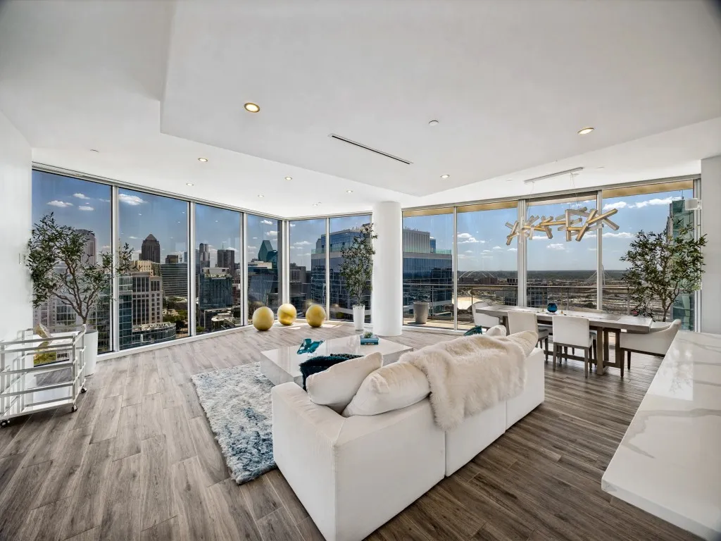 Condominium For Sale in Dallas County , 2900 Mc Kinnon Street 2301, Dallas, Texas 75201, 3 Bedroom, 4 Bathroom, 4 Garage spaces, 2,607 Sqft, built in 2005, mls#21362734, Real Estate Agent in Dallas, Homes For Sale in Dallas county, Homes For Sale in Dallas, Realtor in Dallas Texas, Real Estate Brokerage Independent Realty Texas, Luminita Cordes Realtor