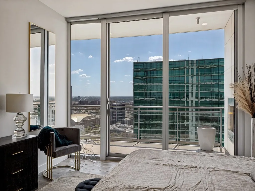 Condominium For Sale in Dallas County , 2900 Mc Kinnon Street 2301, Dallas, Texas 75201, 3 Bedroom, 4 Bathroom, 4 Garage spaces, 2,607 Sqft, built in 2005, mls#21362734, Real Estate Agent in Dallas, Homes For Sale in Dallas county, Homes For Sale in Dallas, Realtor in Dallas Texas, Real Estate Brokerage Independent Realty Texas, Luminita Cordes Realtor