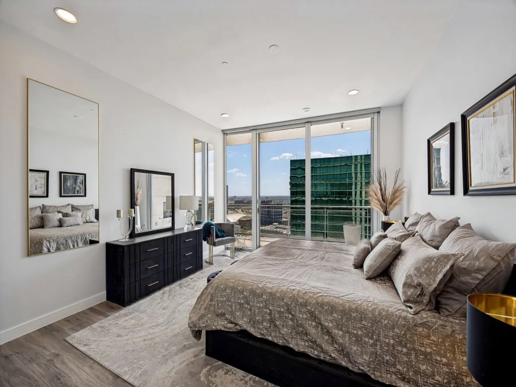 Condominium For Sale in Dallas County , 2900 Mc Kinnon Street 2301, Dallas, Texas 75201, 3 Bedroom, 4 Bathroom, 4 Garage spaces, 2,607 Sqft, built in 2005, mls#21362734, Real Estate Agent in Dallas, Homes For Sale in Dallas county, Homes For Sale in Dallas, Realtor in Dallas Texas, Real Estate Brokerage Independent Realty Texas, Luminita Cordes Realtor