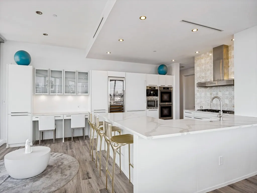 Condominium For Sale in Dallas County , 2900 Mc Kinnon Street 2301, Dallas, Texas 75201, 3 Bedroom, 4 Bathroom, 4 Garage spaces, 2,607 Sqft, built in 2005, mls#21362734, Real Estate Agent in Dallas, Homes For Sale in Dallas county, Homes For Sale in Dallas, Realtor in Dallas Texas, Real Estate Brokerage Independent Realty Texas, Luminita Cordes Realtor