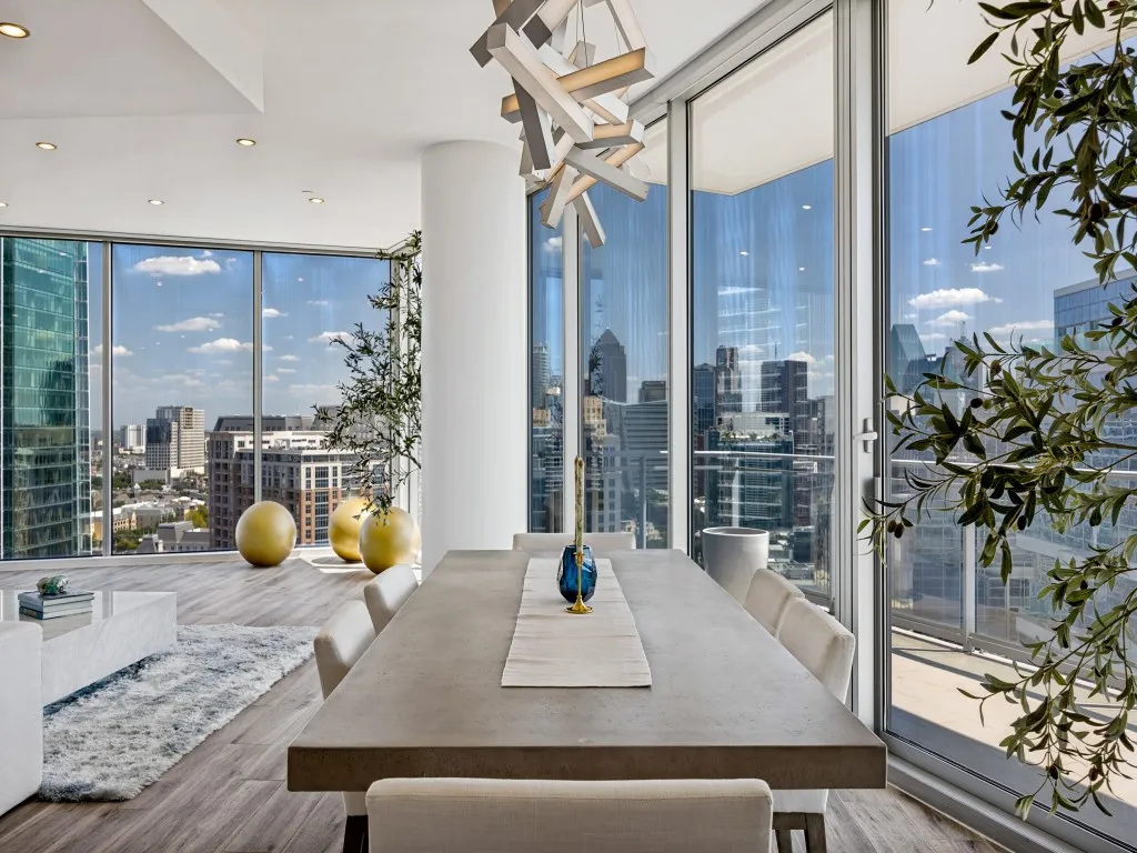 Condominium For Sale in Dallas County , 2900 Mc Kinnon Street 2301, Dallas, Texas 75201, 3 Bedroom, 4 Bathroom, 4 Garage spaces, 2,607 Sqft, built in 2005, mls#21362734, Real Estate Agent in Dallas, Homes For Sale in Dallas county, Homes For Sale in Dallas, Realtor in Dallas Texas, Real Estate Brokerage Independent Realty Texas, Luminita Cordes Realtor