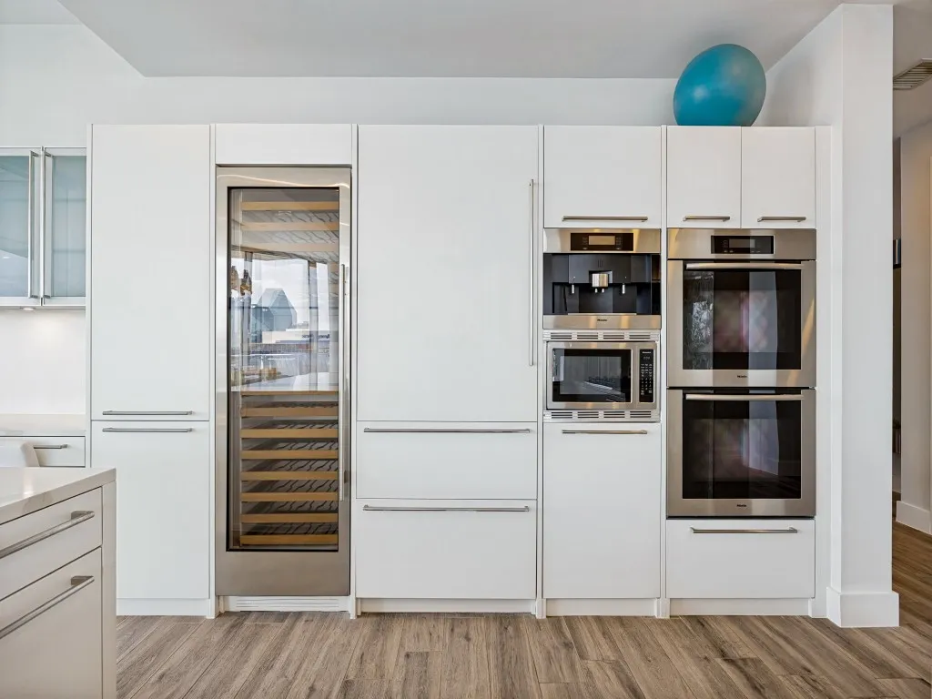 Condominium For Sale in Dallas County , 2900 Mc Kinnon Street 2301, Dallas, Texas 75201, 3 Bedroom, 4 Bathroom, 4 Garage spaces, 2,607 Sqft, built in 2005, mls#21362734, Real Estate Agent in Dallas, Homes For Sale in Dallas county, Homes For Sale in Dallas, Realtor in Dallas Texas, Real Estate Brokerage Independent Realty Texas, Luminita Cordes Realtor
