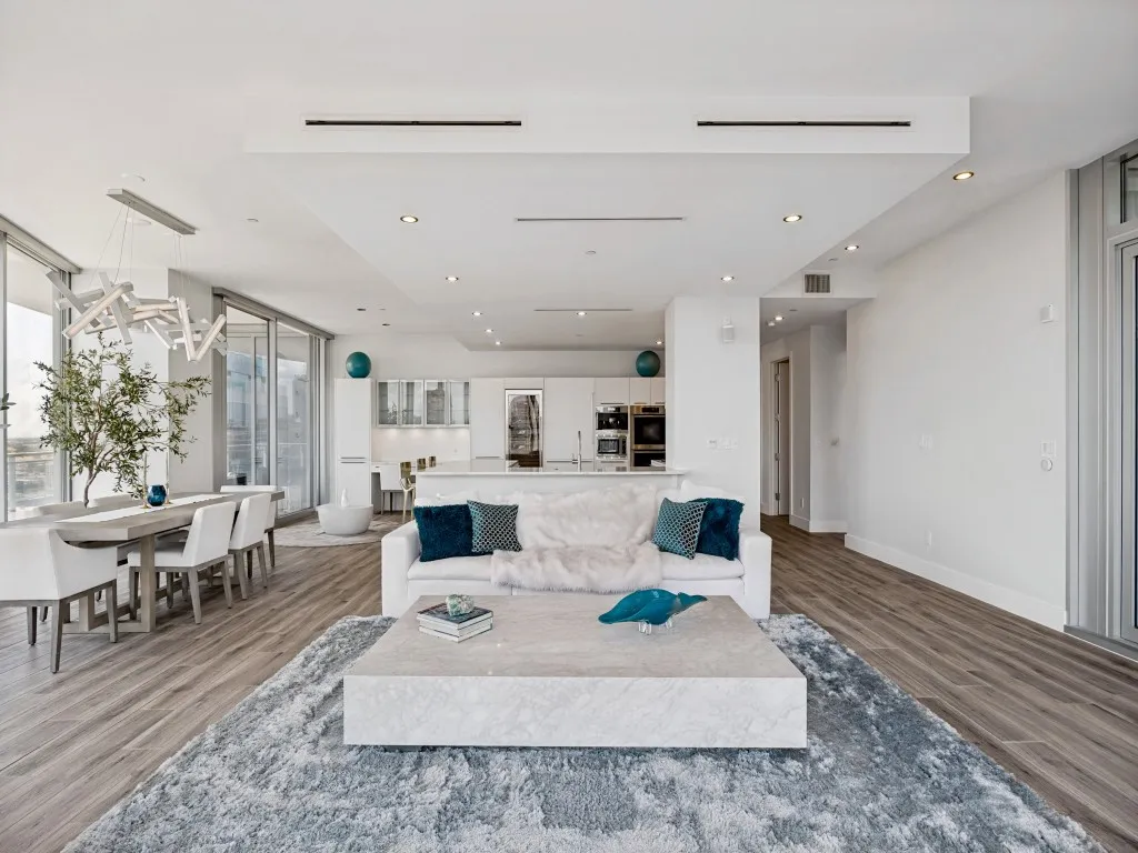 Condominium For Sale in Dallas County , 2900 Mc Kinnon Street 2301, Dallas, Texas 75201, 3 Bedroom, 4 Bathroom, 4 Garage spaces, 2,607 Sqft, built in 2005, mls#21362734, Real Estate Agent in Dallas, Homes For Sale in Dallas county, Homes For Sale in Dallas, Realtor in Dallas Texas, Real Estate Brokerage Independent Realty Texas, Luminita Cordes Realtor