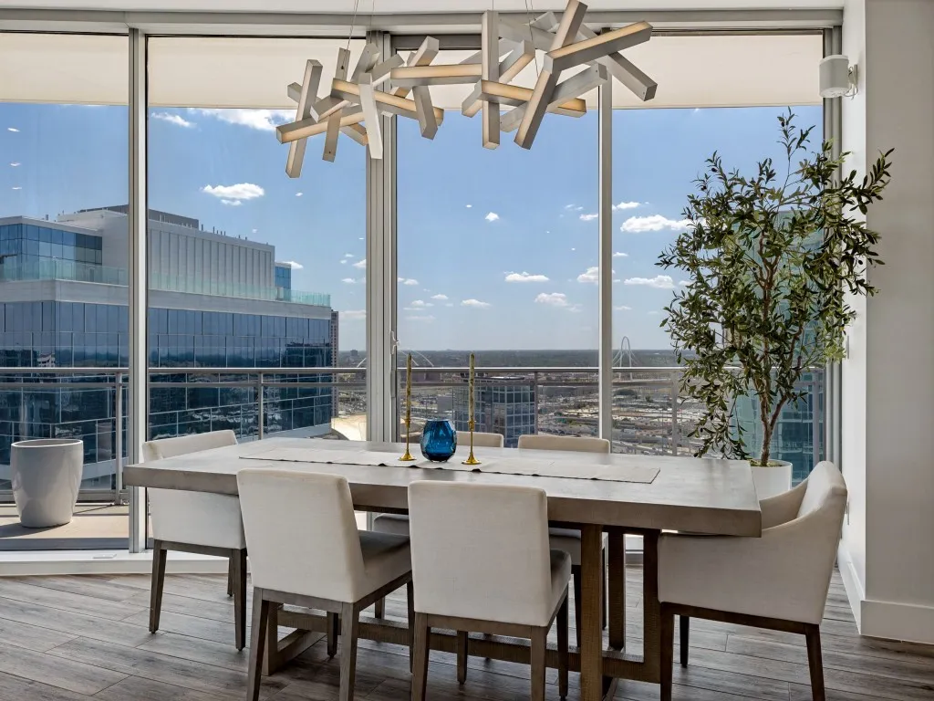 Condominium For Sale in Dallas County , 2900 Mc Kinnon Street 2301, Dallas, Texas 75201, 3 Bedroom, 4 Bathroom, 4 Garage spaces, 2,607 Sqft, built in 2005, mls#21362734, Real Estate Agent in Dallas, Homes For Sale in Dallas county, Homes For Sale in Dallas, Realtor in Dallas Texas, Real Estate Brokerage Independent Realty Texas, Luminita Cordes Realtor