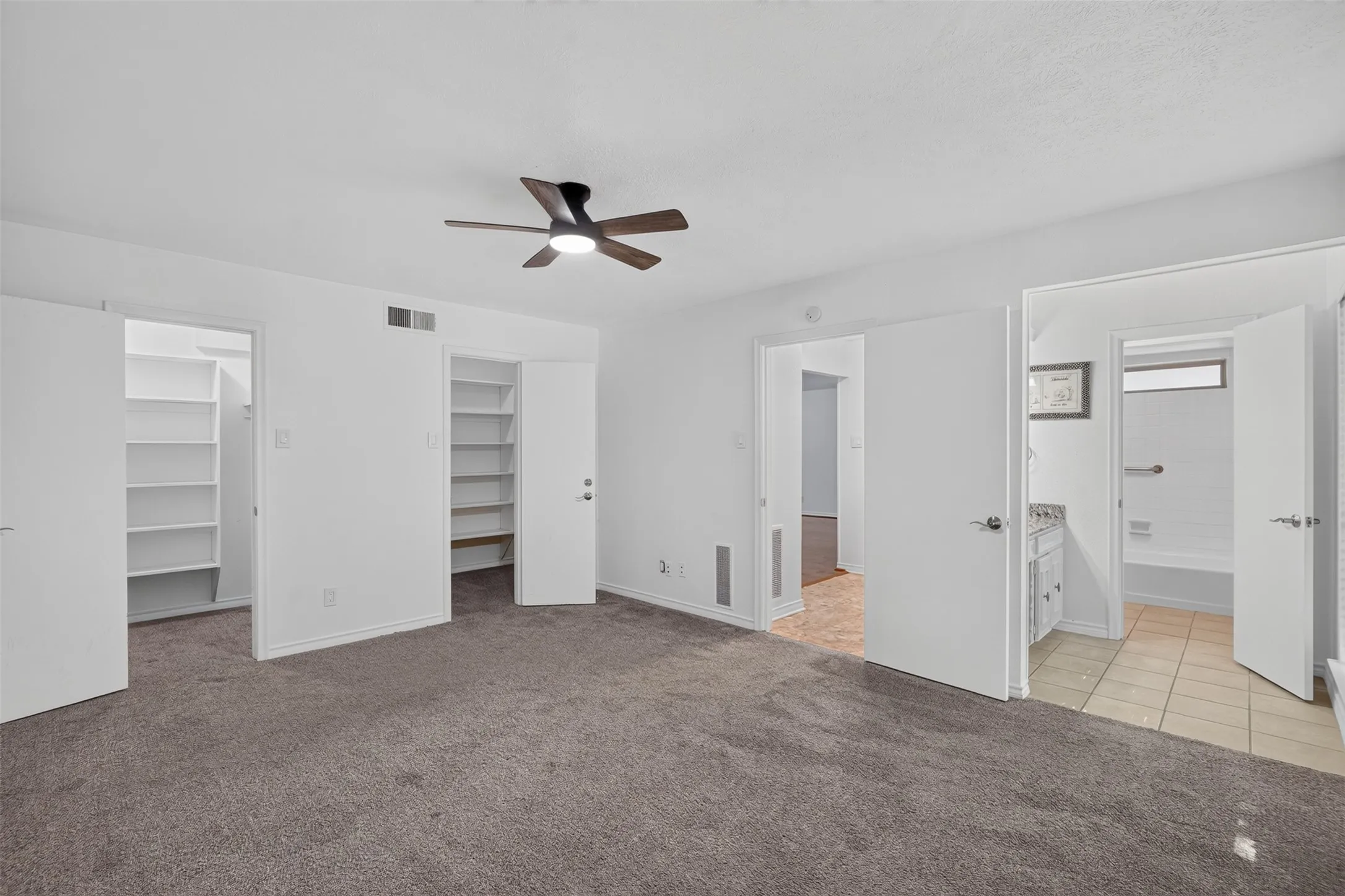 Duplex For Rent in Dallas County , 10526 Ravenscroft Drive, Dallas, Texas 75230, 3 Bedroom, 2 Bathroom, Garage spaces, 1,840 Sqft, built in 1969, Price $3,300, mls#21363789, Real Estate Agent in Dallas, Homes For Rent in Dallas county, Homes For Rent in Dallas, Realtor in Dallas Texas, Real Estate Brokerage Independent Realty Texas, Luminita Cordes Realtor