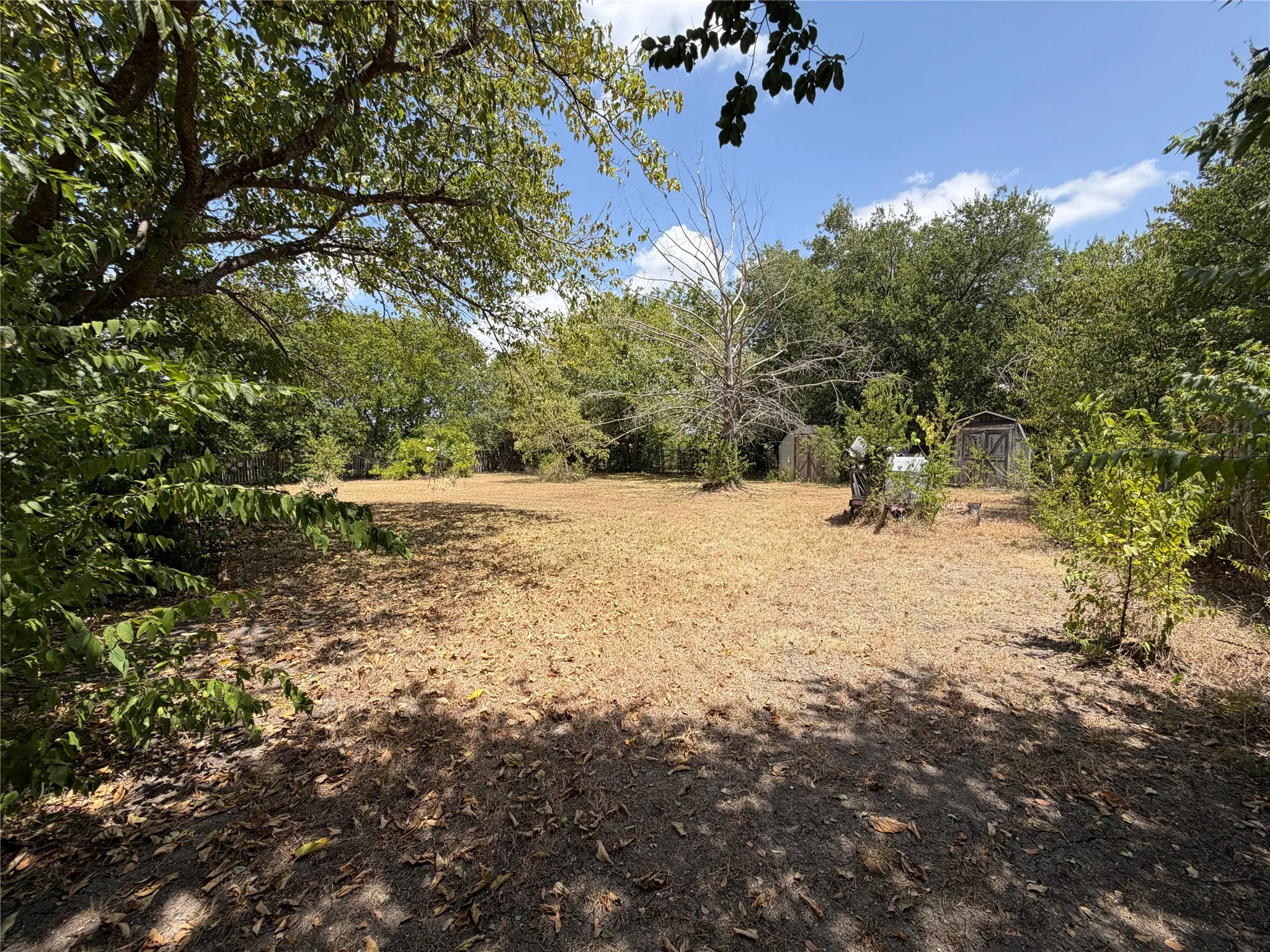 Single Family Residence For Sale in Ellis County , 116 Crest Brook Drive, Red Oak, Texas 75154, 3 Bedroom, 2 Bathroom, 2 Garage spaces, 1,472 Sqft, built in 1986, mls#21362663, Real Estate Agent in Red Oak, Homes For Sale in Ellis county, Homes For Sale in Red Oak, Realtor in Red Oak Texas, Real Estate Brokerage Independent Realty Texas, Luminita Cordes Realtor