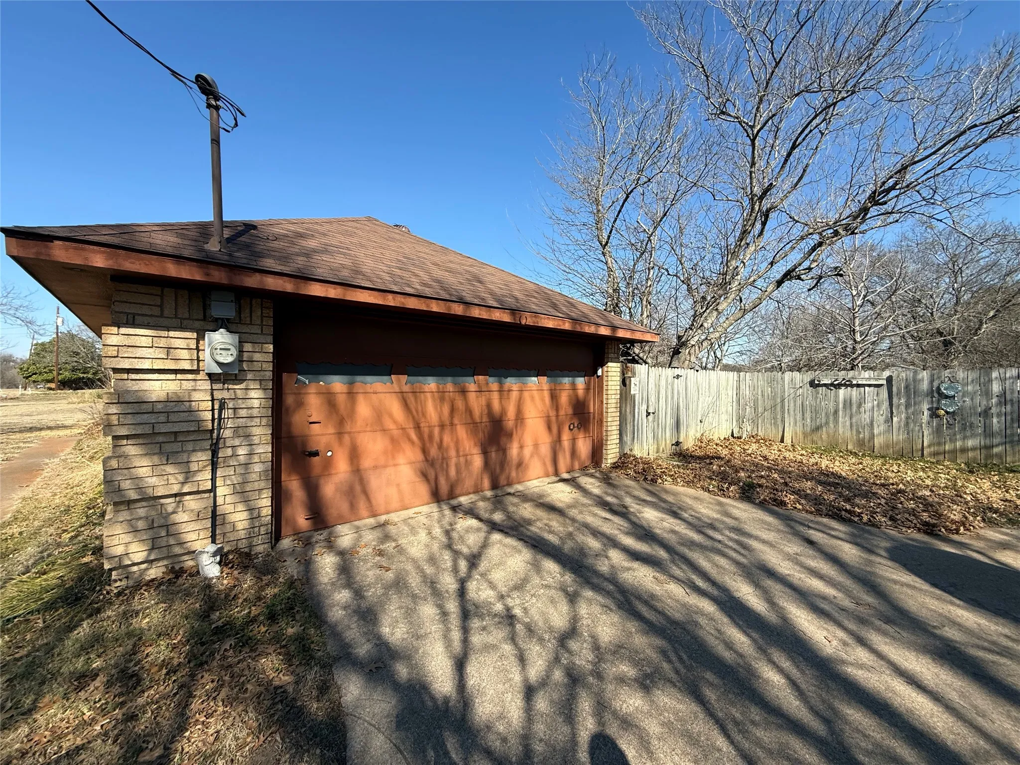 Single Family Residence For Sale in Ellis County , 116 Crest Brook Drive, Red Oak, Texas 75154, 3 Bedroom, 2 Bathroom, 2 Garage spaces, 1,472 Sqft, built in 1986, mls#21362663, Real Estate Agent in Red Oak, Homes For Sale in Ellis county, Homes For Sale in Red Oak, Realtor in Red Oak Texas, Real Estate Brokerage Independent Realty Texas, Luminita Cordes Realtor