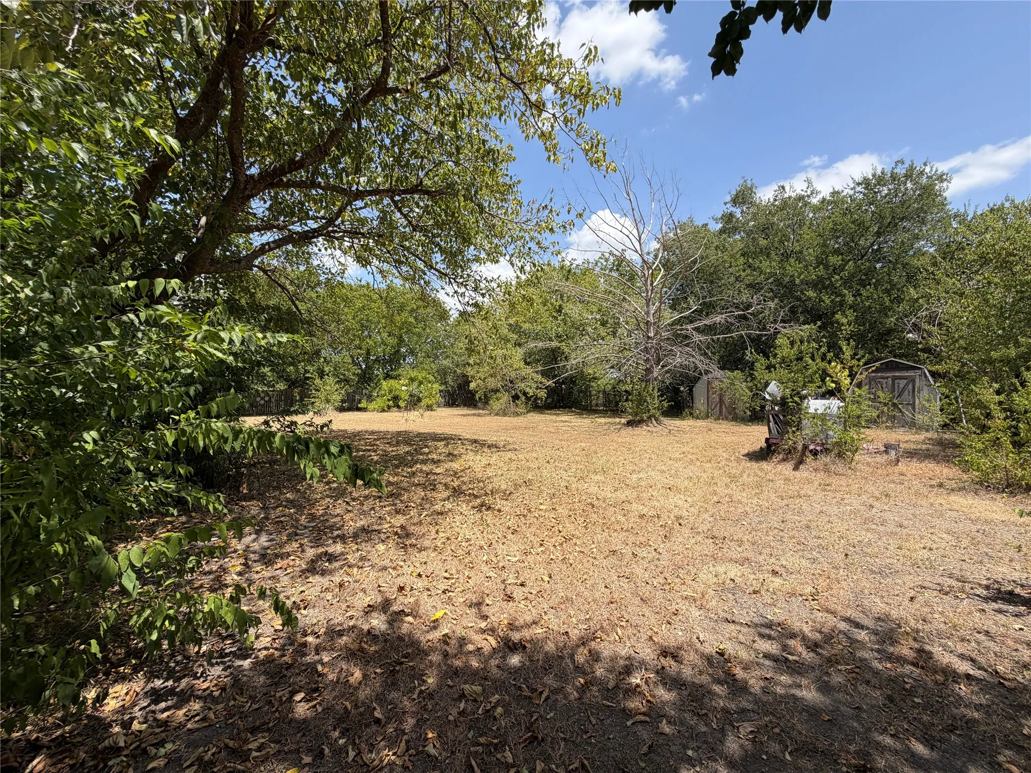 Single Family Residence For Sale in Ellis County , 116 Crest Brook Drive, Red Oak, Texas 75154, 3 Bedroom, 2 Bathroom, 2 Garage spaces, 1,472 Sqft, built in 1986, mls#21362663, Real Estate Agent in Red Oak, Homes For Sale in Ellis county, Homes For Sale in Red Oak, Realtor in Red Oak Texas, Real Estate Brokerage Independent Realty Texas, Luminita Cordes Realtor